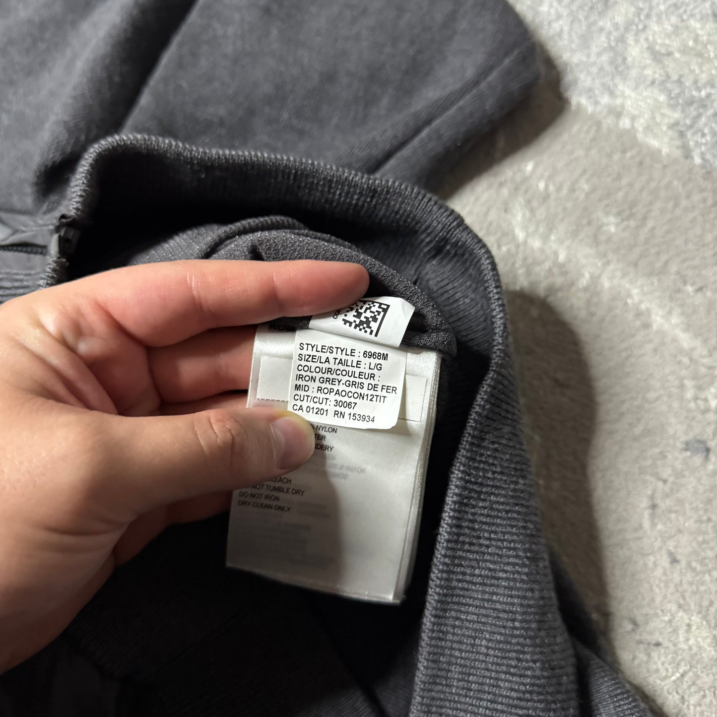 WINDBRIDGE HOODY - SIZE L (Fits M)