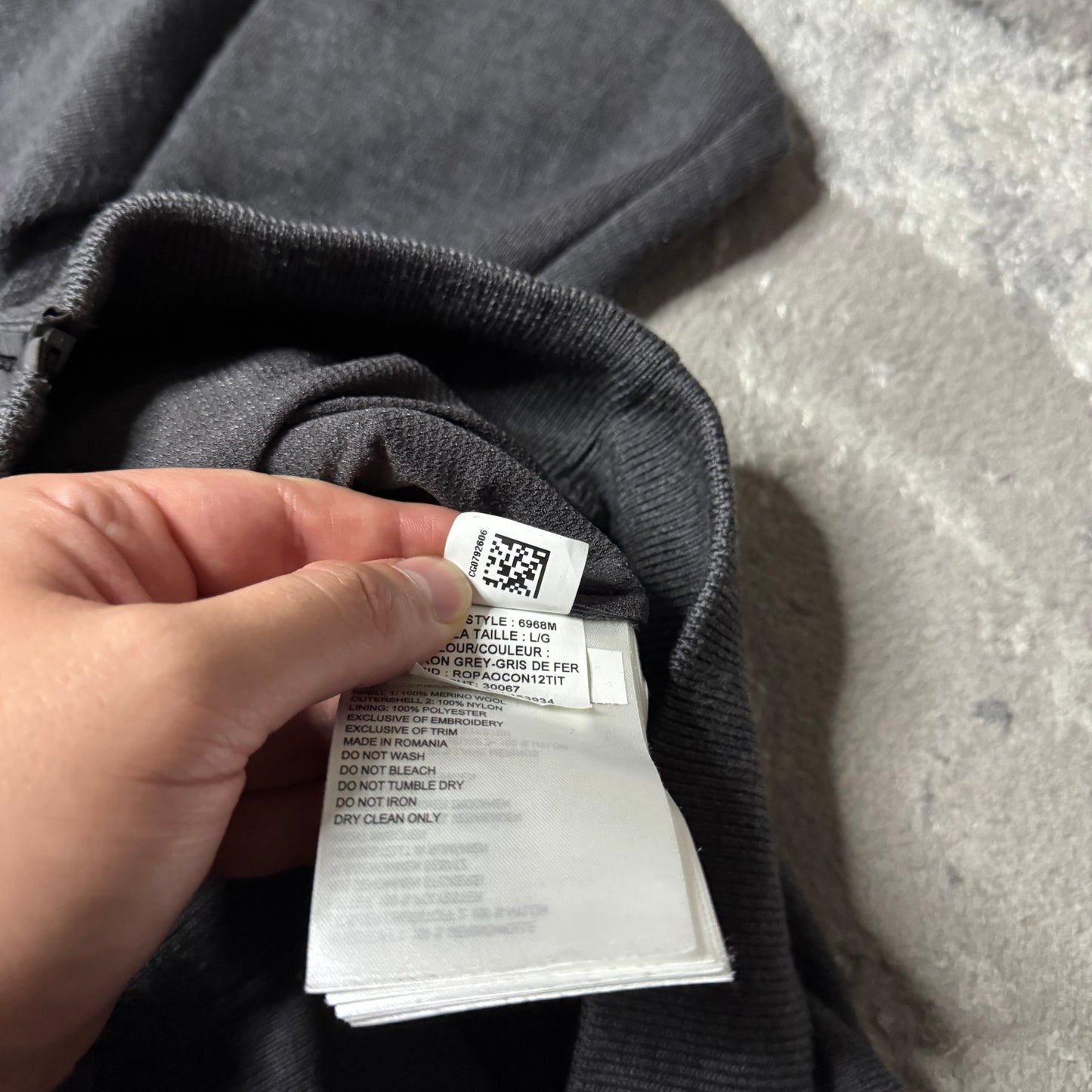 WINDBRIDGE HOODY - SIZE L (Fits M)