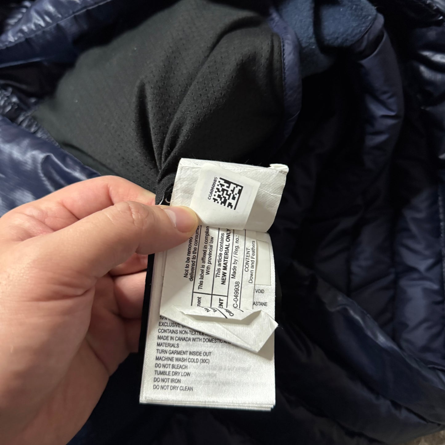 HYBRIDGE LITE HOODED DOWN JACKET - SIZE M (Fits S/M)