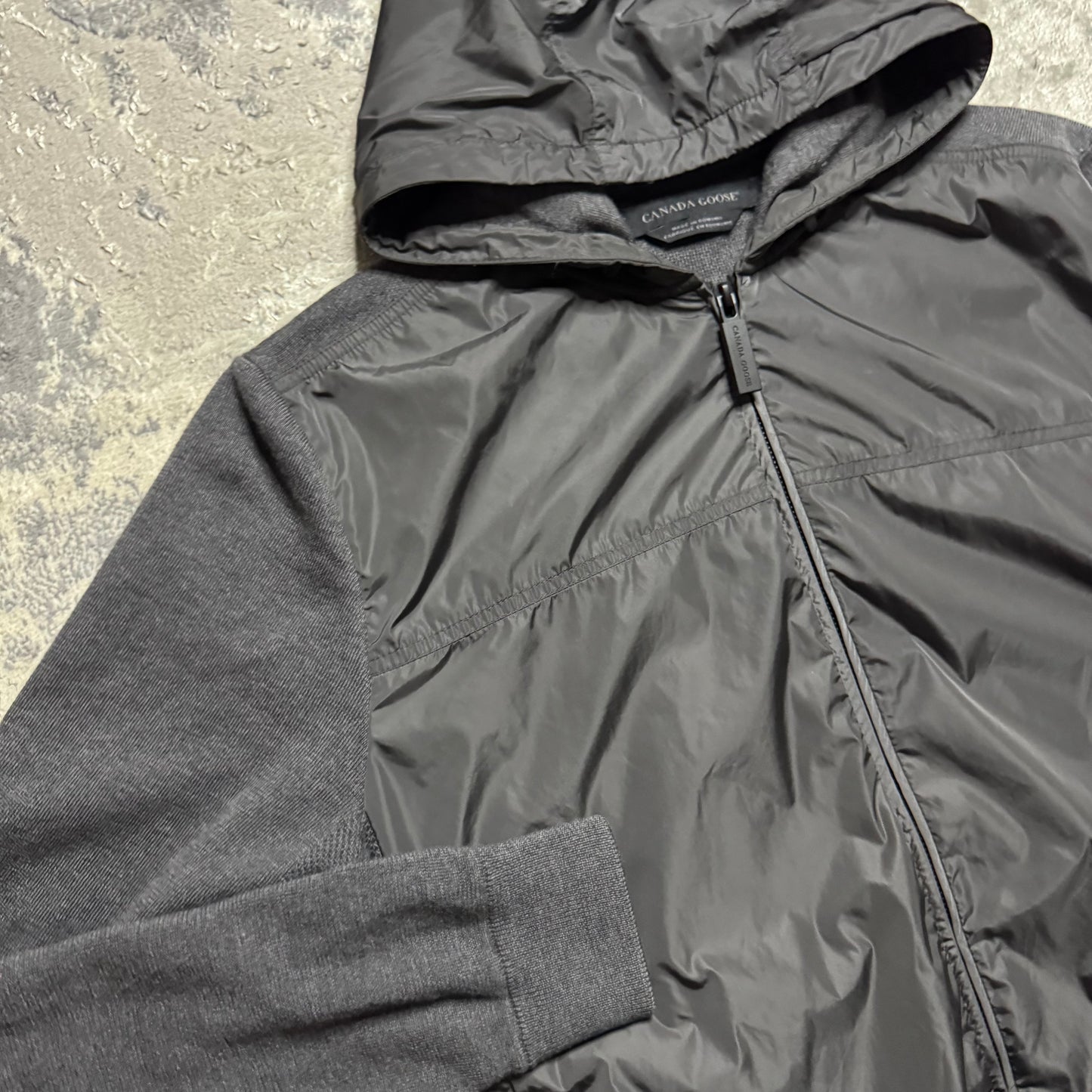 WINDBRIDGE HOODY - SIZE L (Fits M)