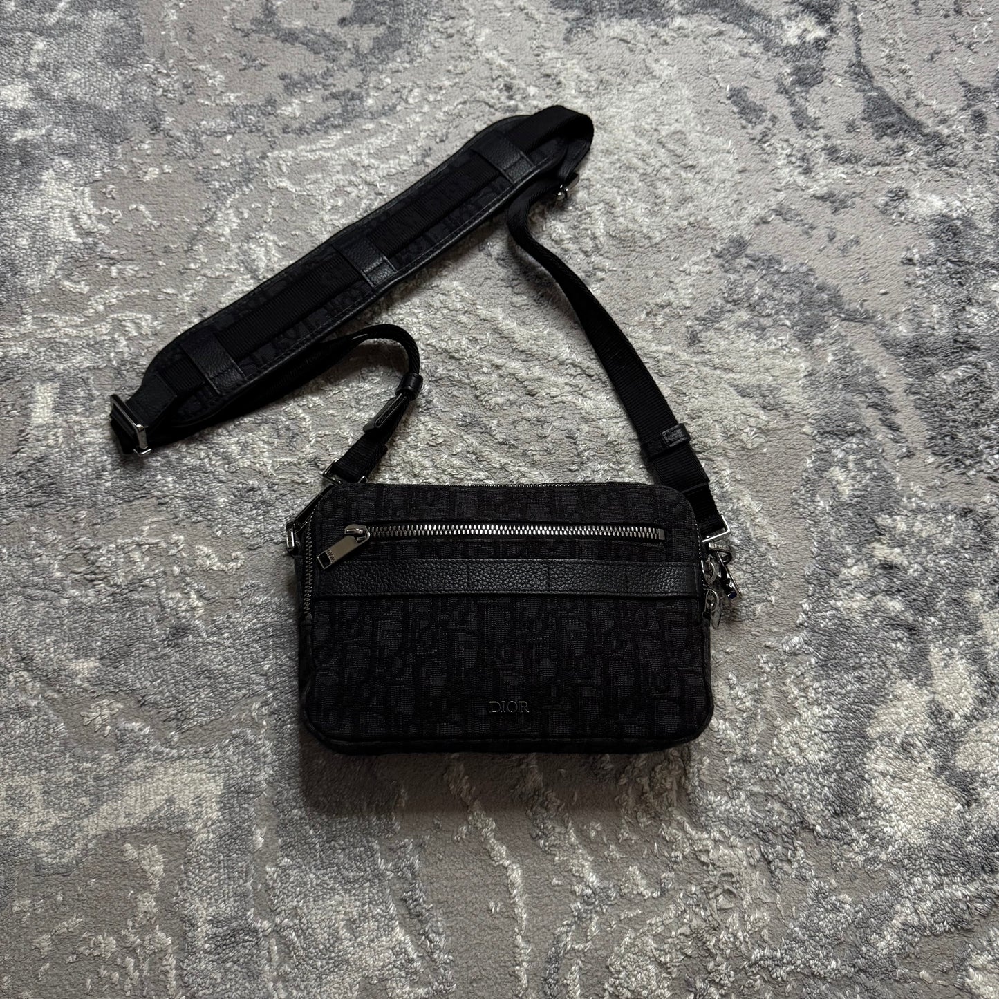 SAFARI MESSENGER BAG