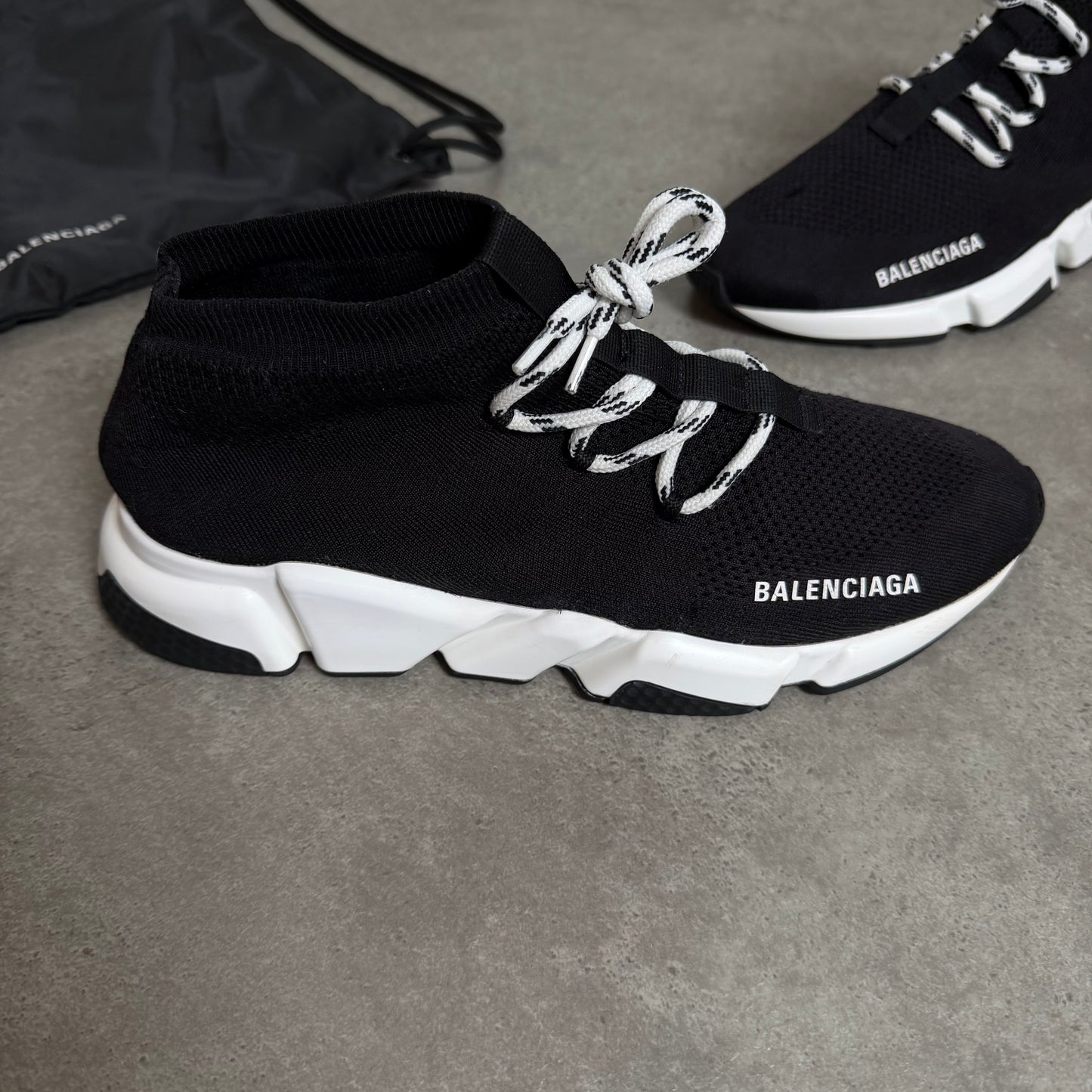 LACE UP SPEED TRAINER - SIZE UK 7 (Fit UK 8)