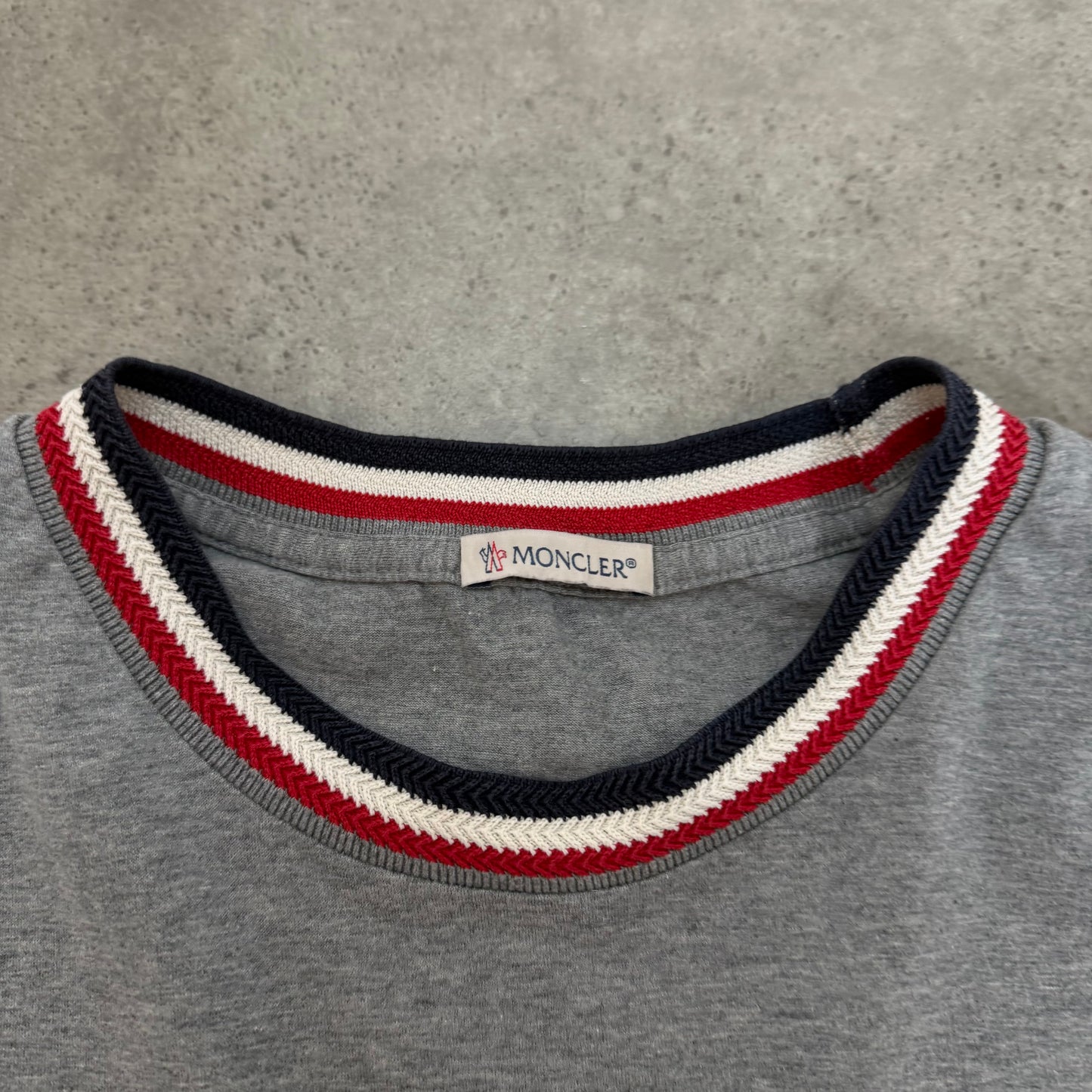 T-SHIRT - SIZE M (Fits S)