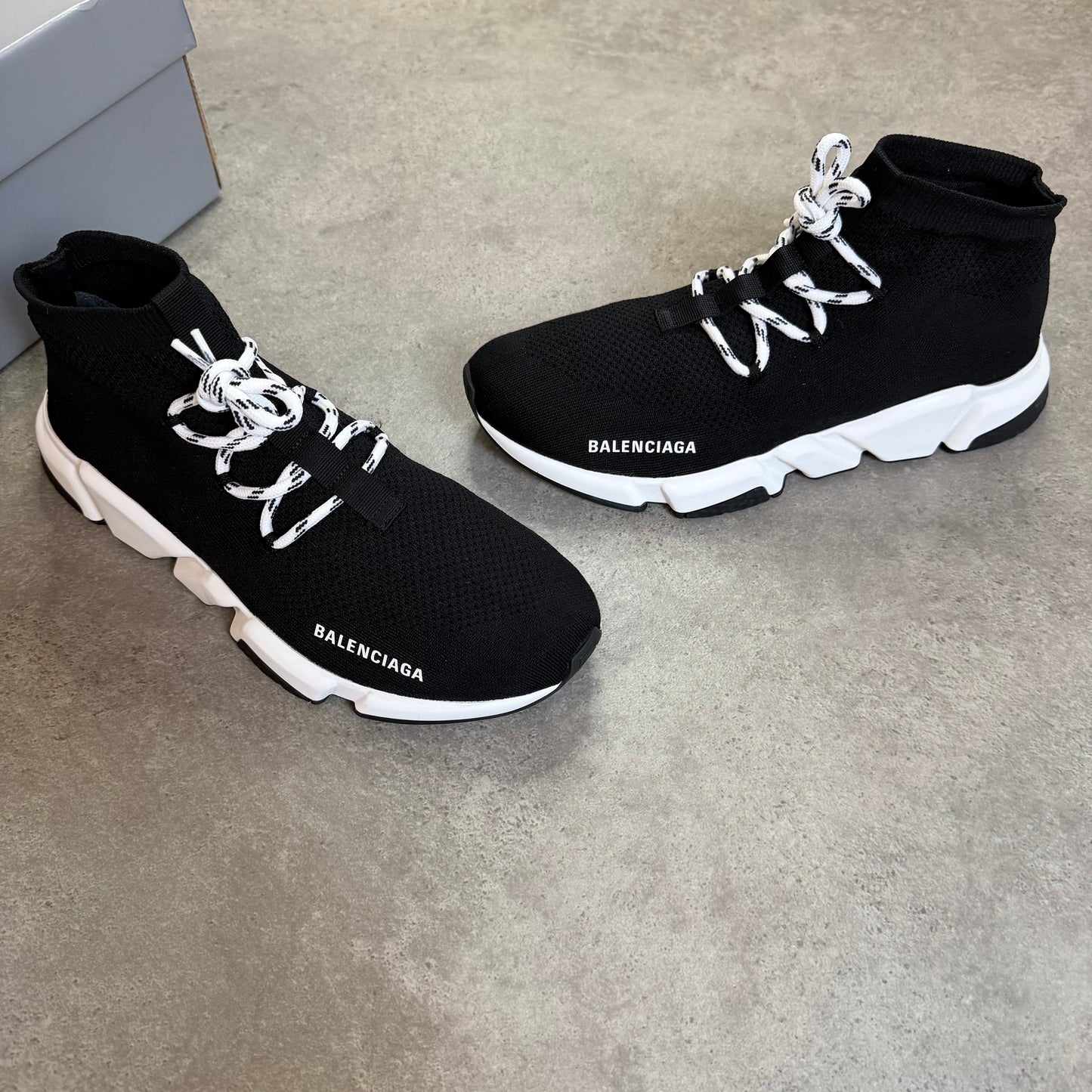 LACE UP SPEED TRAINER - SIZE UK 8 (Fit UK 9)