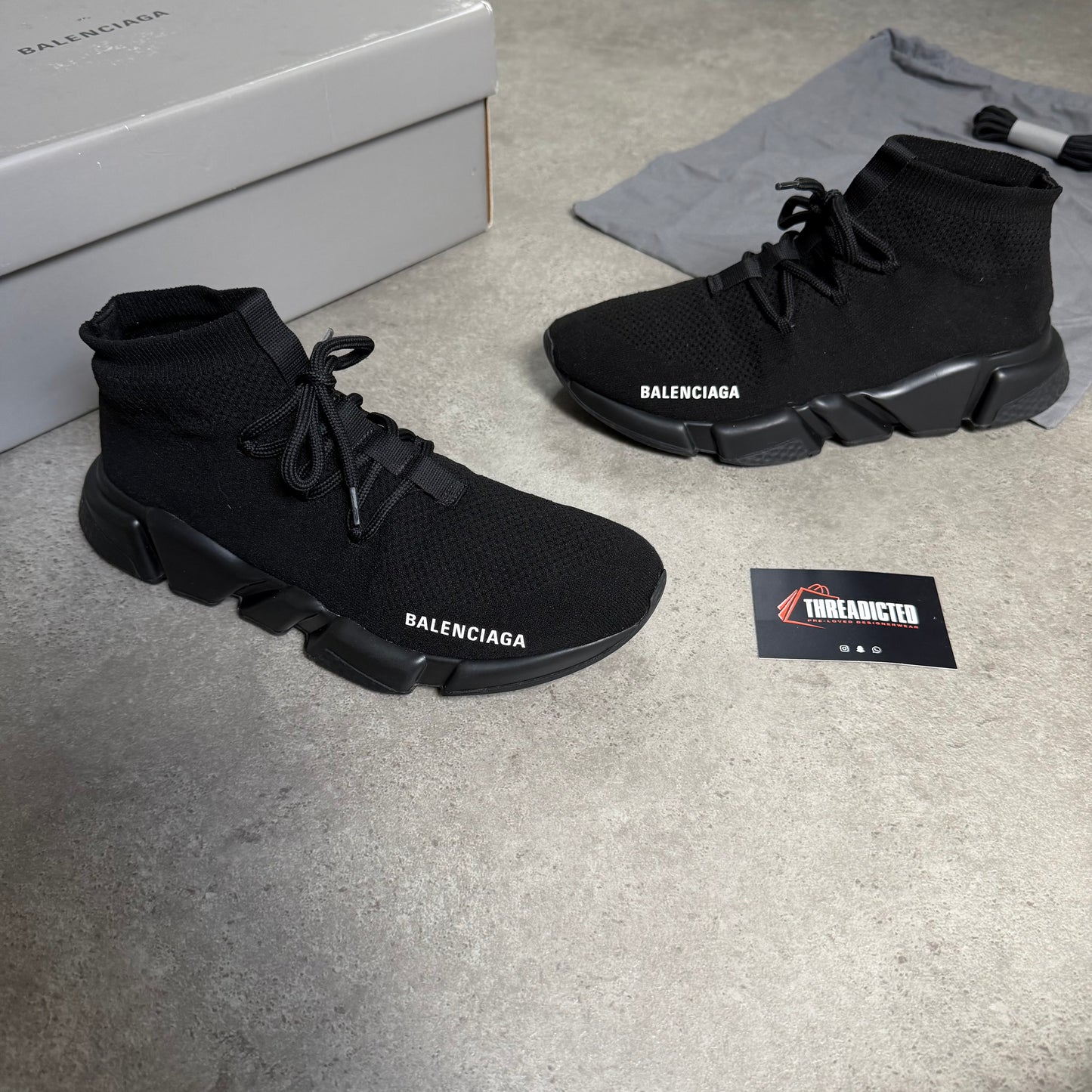 LACE UP SPEED TRAINER - SIZE UK 6 (Fit UK 7)