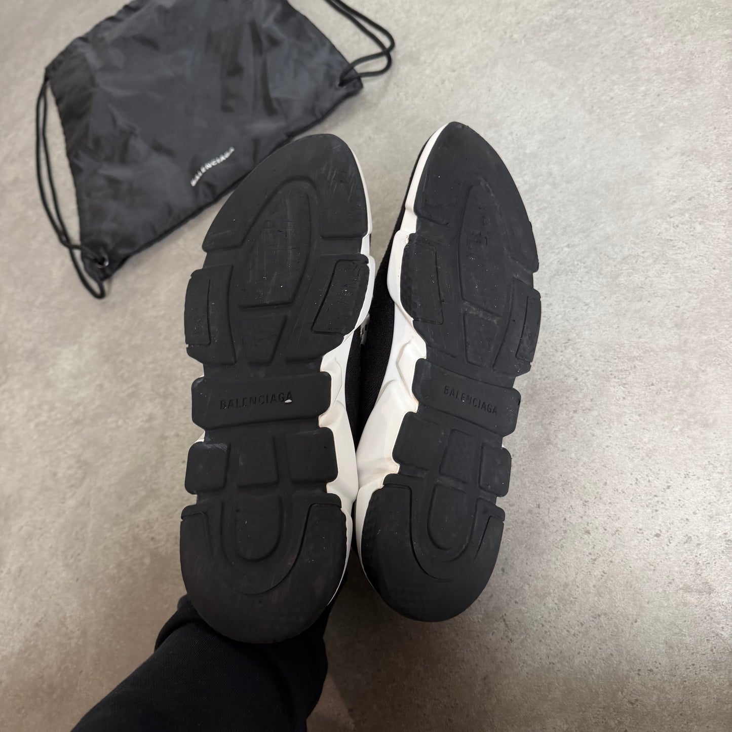 LACE UP SPEED TRAINER - SIZE UK 7 (Fit UK 8)