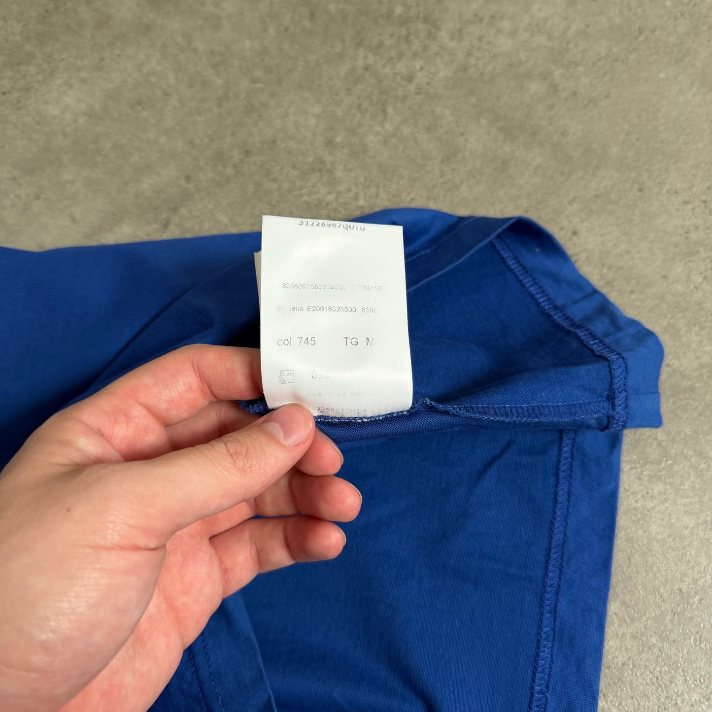 T-SHIRT - SIZE M (Fits S)