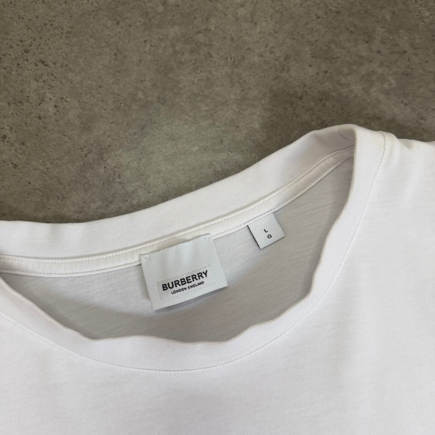 T-SHIRT - SIZE L (Fits L/XL - 23.5" PTP)