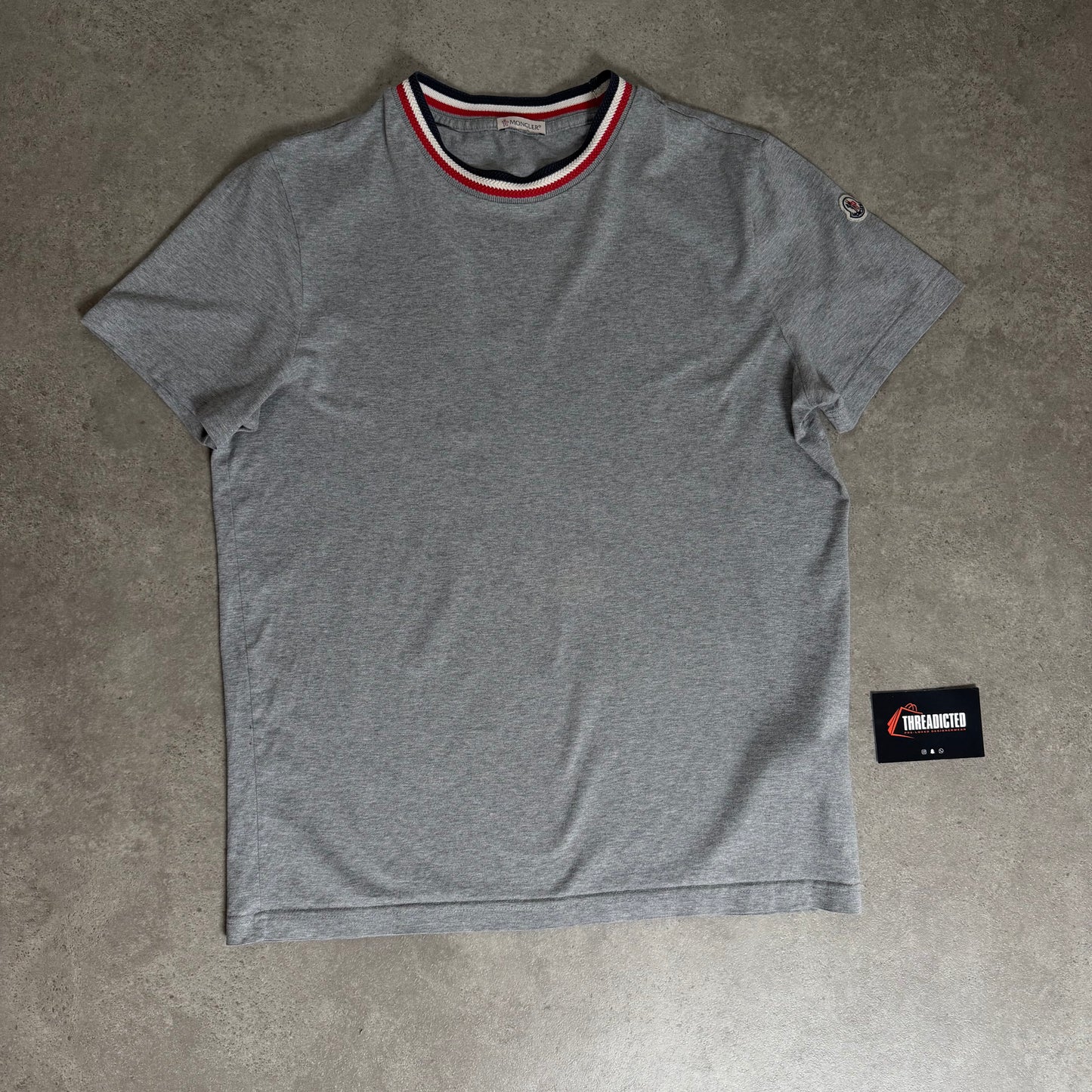 T-SHIRT - SIZE M (Fits S)