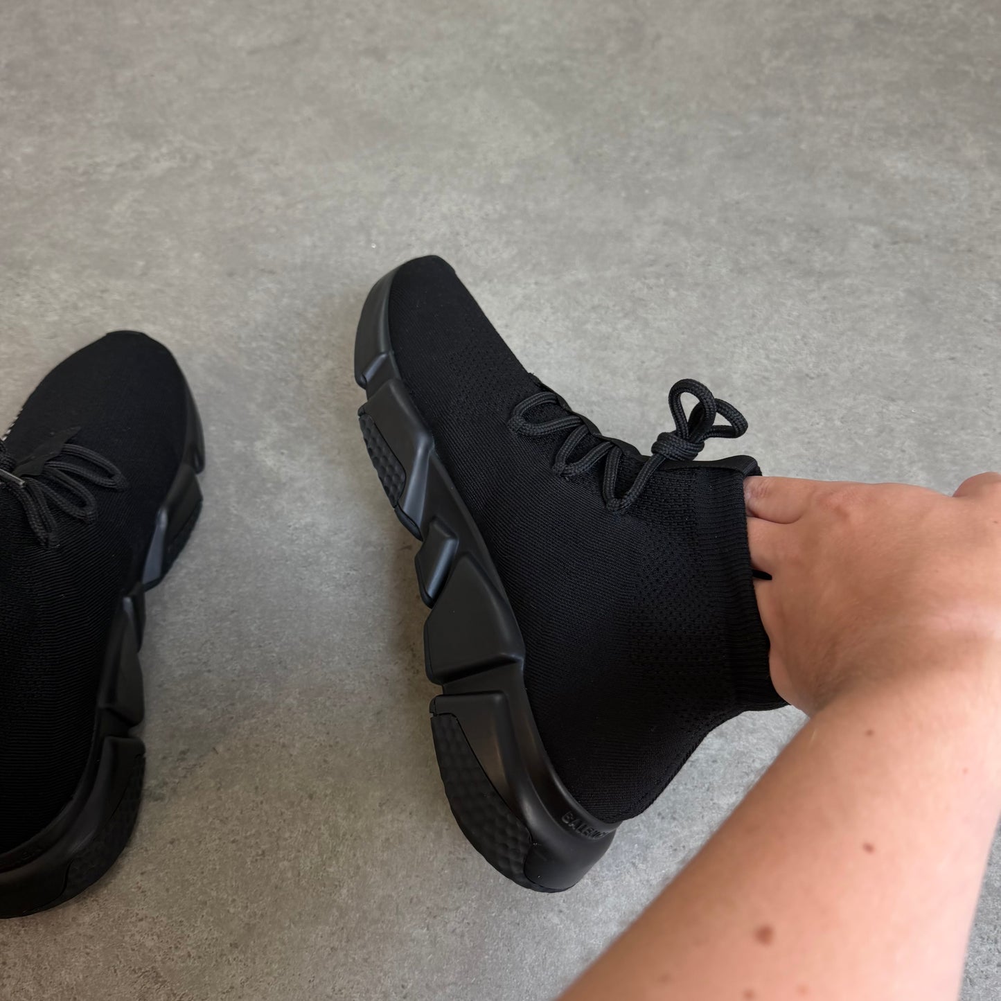 LACE UP SPEED TRAINER - SIZE UK 9 (Fit UK 10)