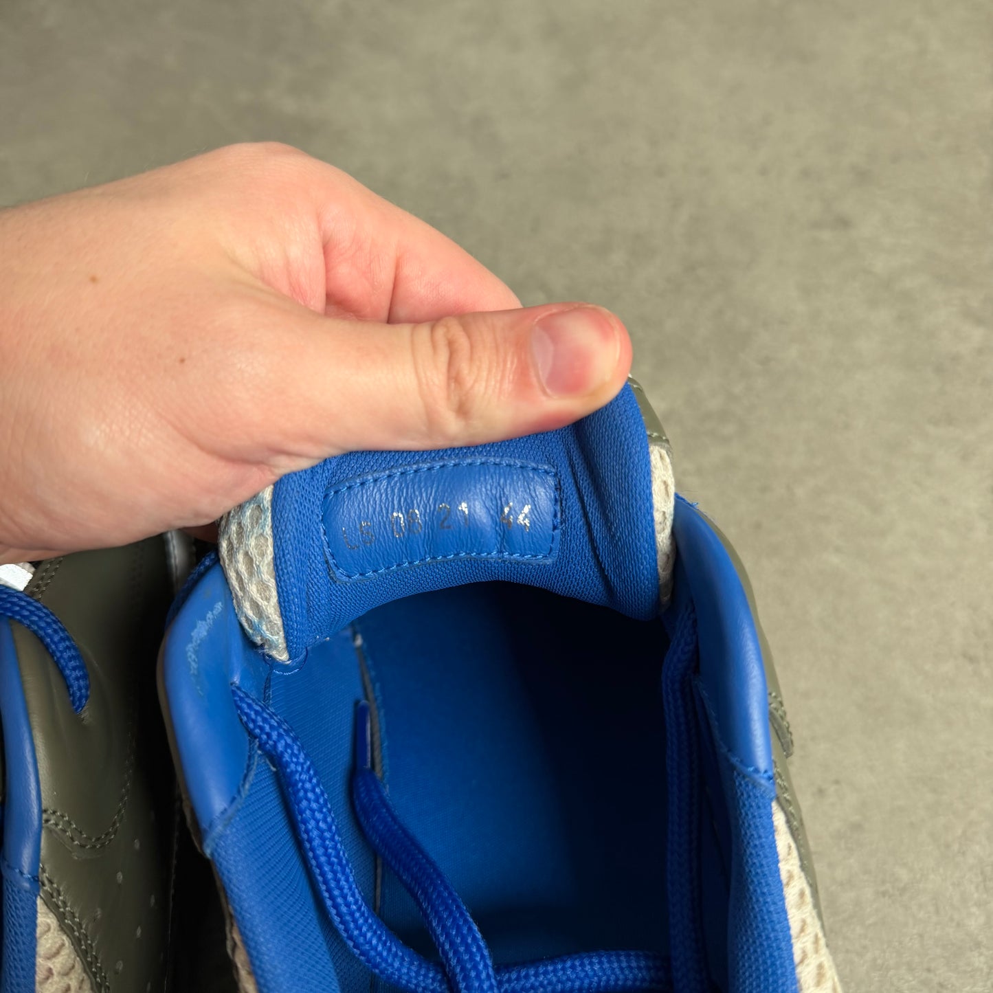 B22 TRAINER - SIZE UK 10