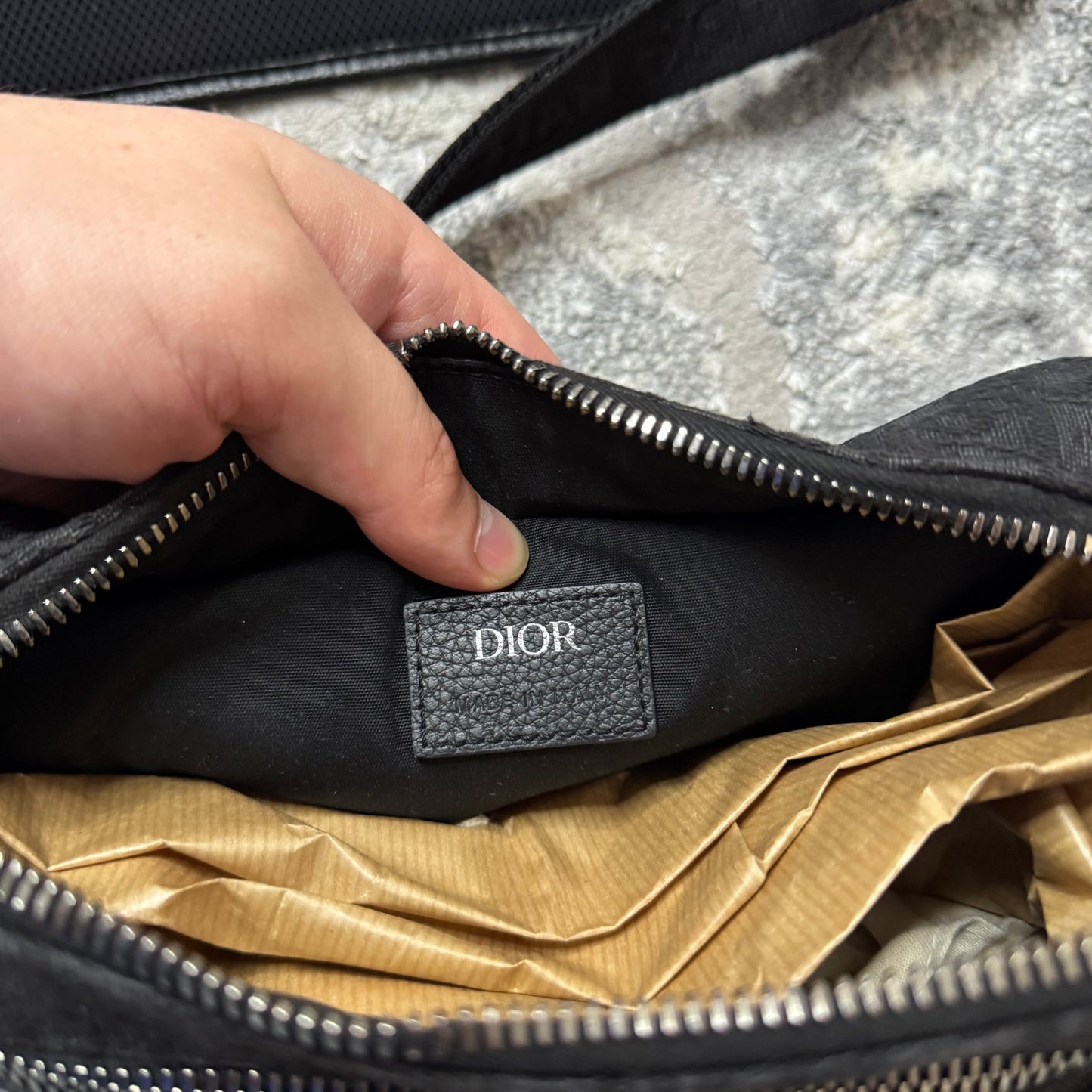 SAFARI MESSENGER BAG