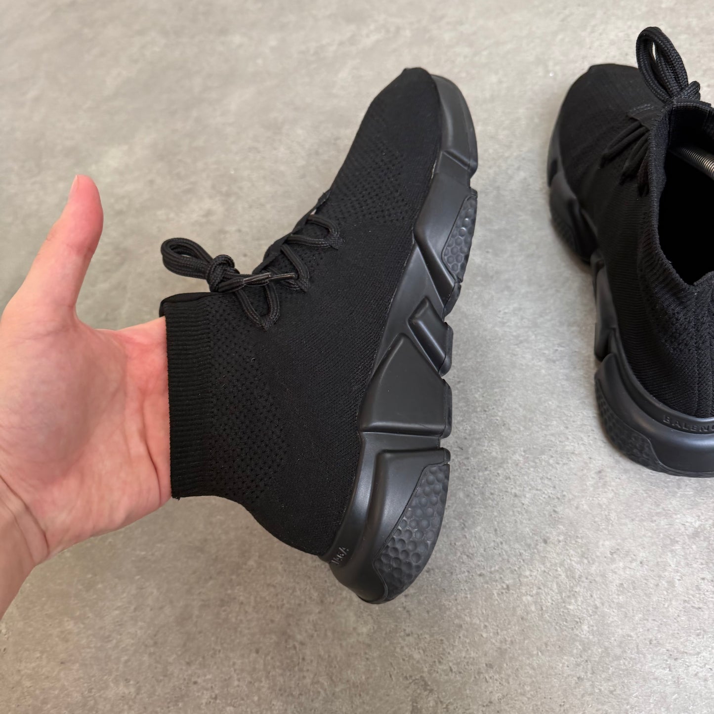 LACE UP SPEED TRAINER - SIZE UK 6 (Fit UK 7)