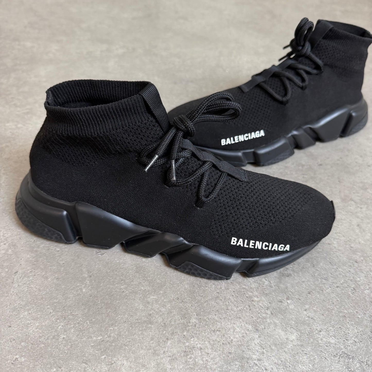 LACE UP SPEED TRAINER - SIZE UK 6 (Fit UK 7)