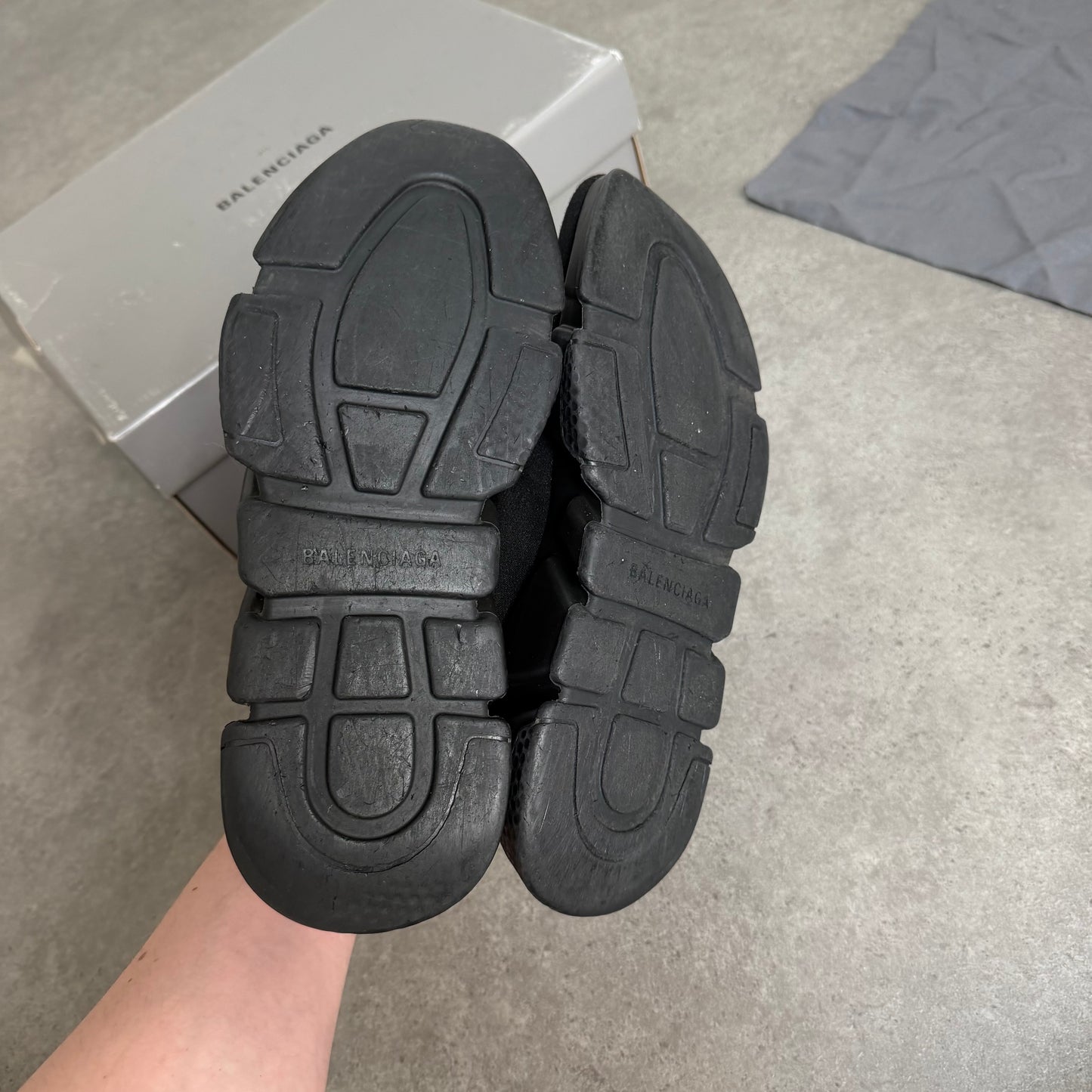 LACE UP SPEED TRAINER - SIZE UK 6 (Fit UK 7)