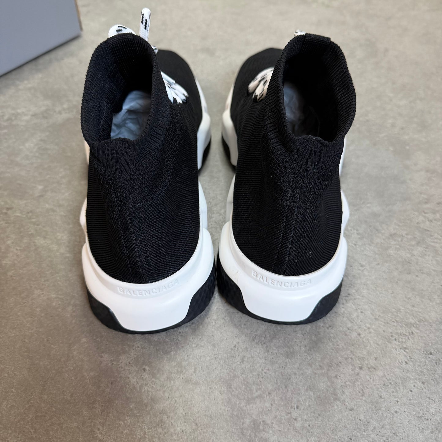 LACE UP SPEED TRAINER - SIZE UK 8 (Fit UK 9)