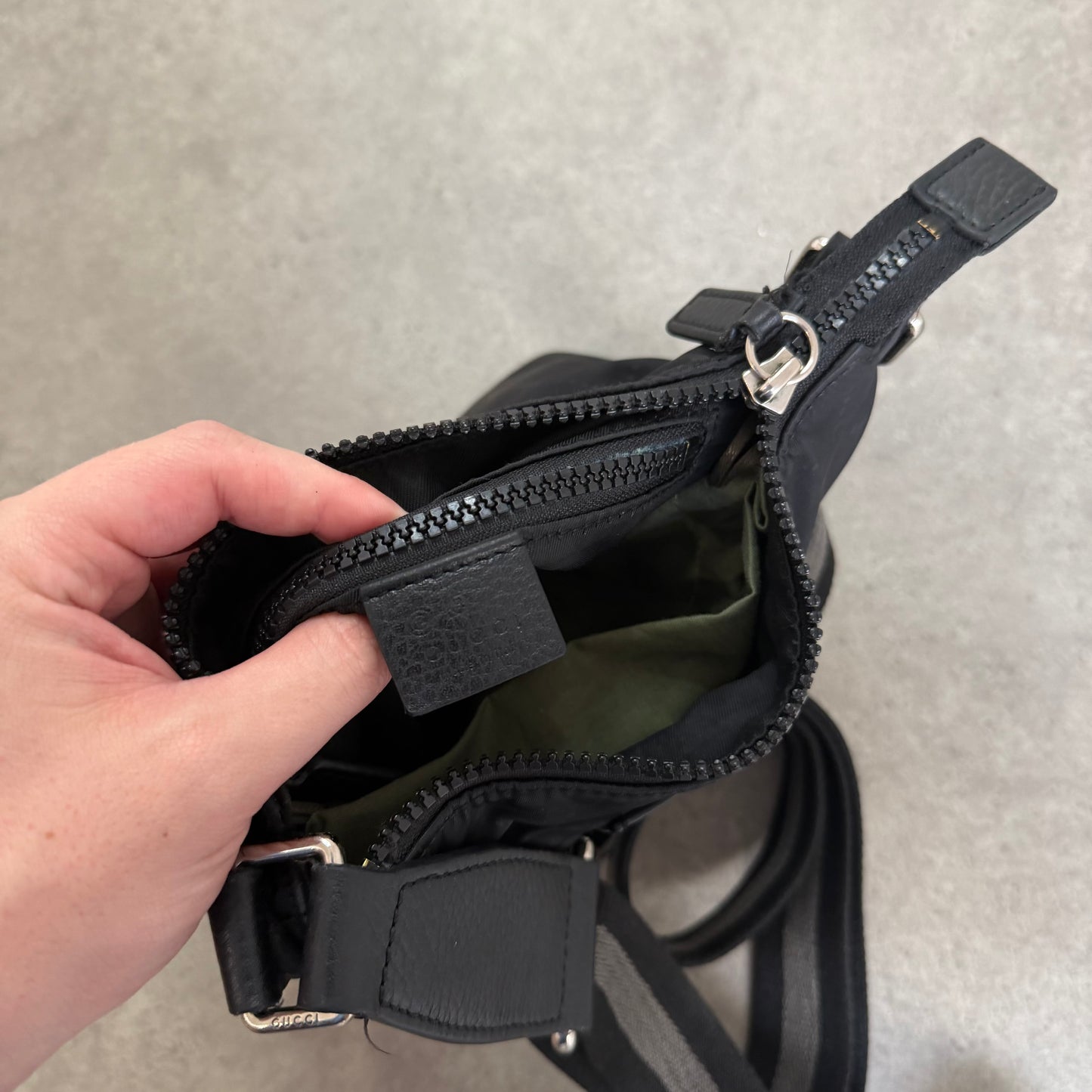 NYLON MESSENGER - MEDIUM SIZE