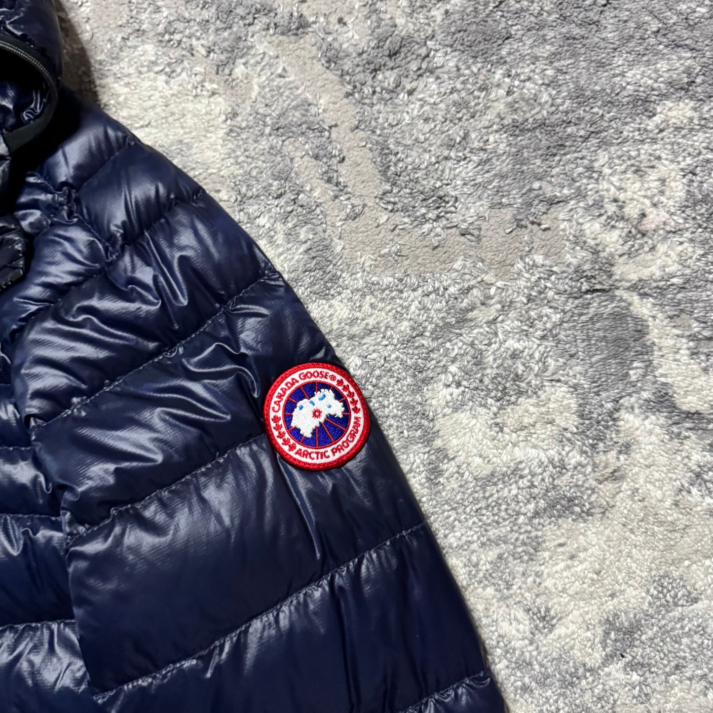 HYBRIDGE LITE HOODED DOWN JACKET - SIZE M (Fits S/M)