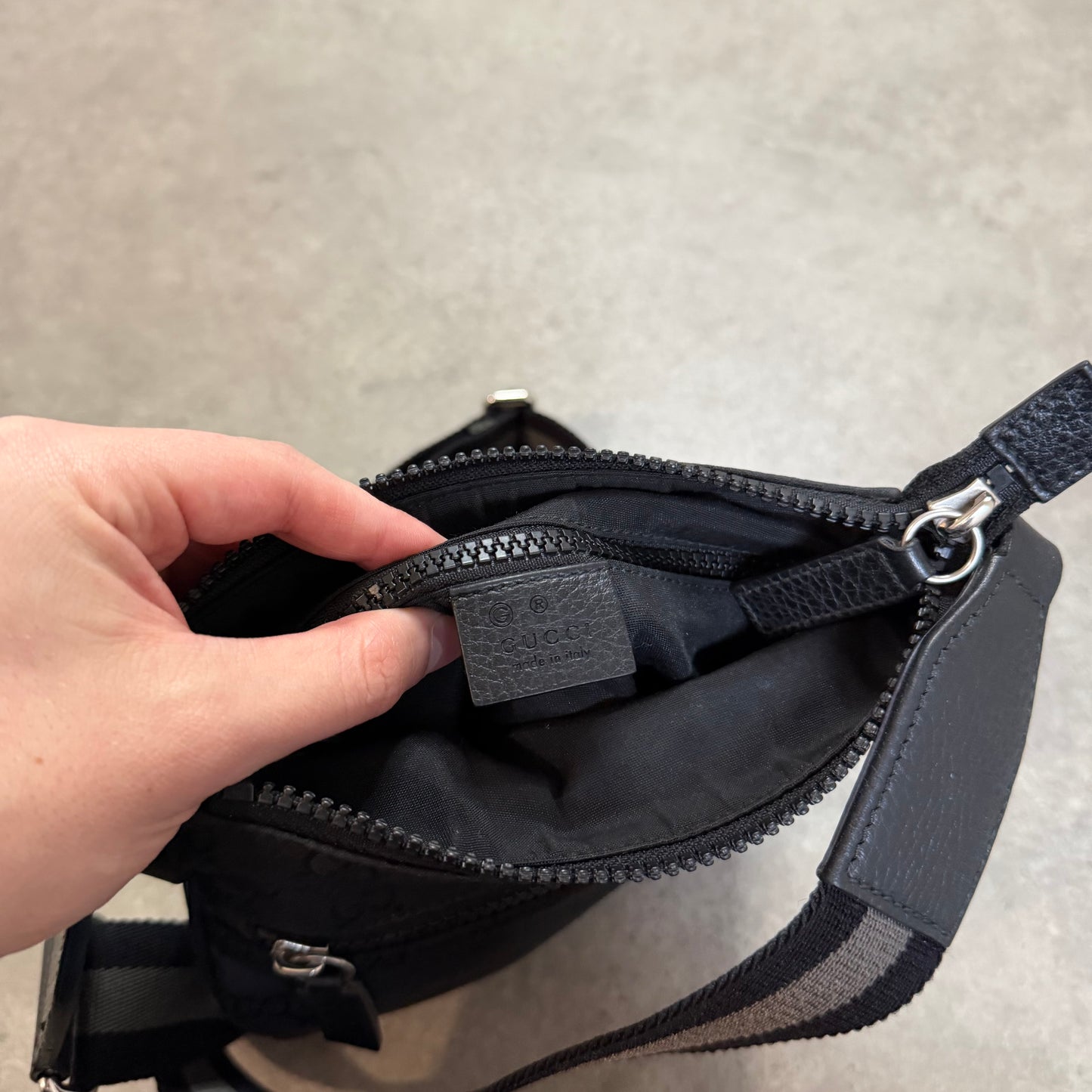 NYLON MESSENGER BAG - SMALL SIZE
