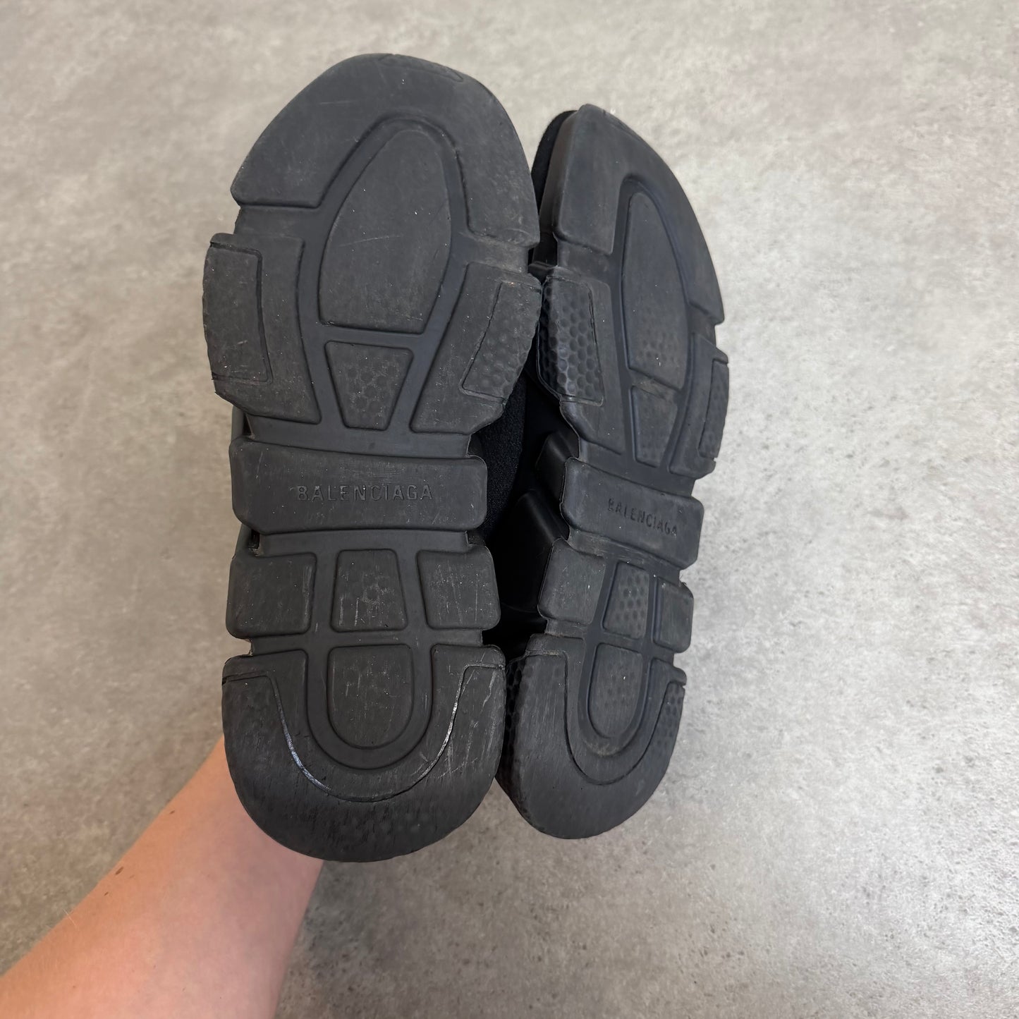 LACE UP SPEED TRAINER - SIZE UK 6 (Fit UK 7)