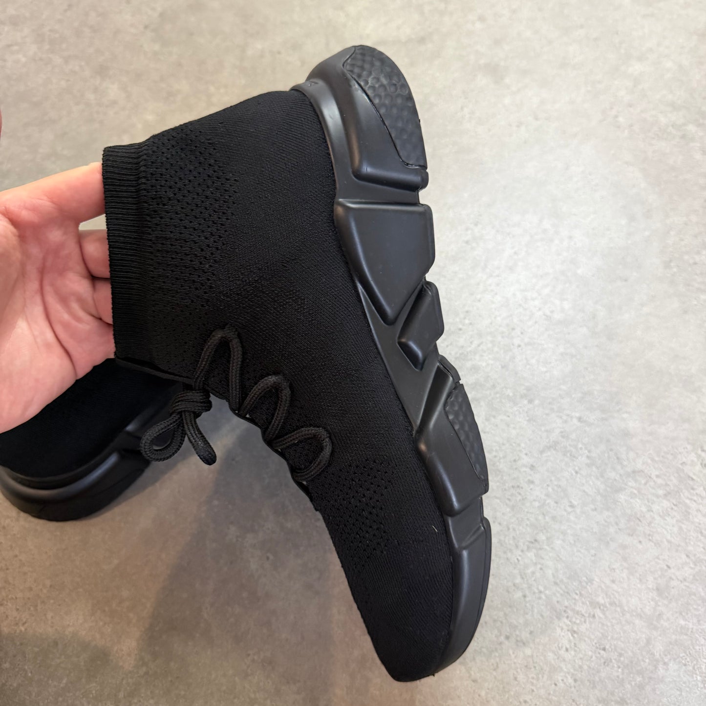 LACE UP SPEED TRAINER - SIZE UK 8 (Fit UK 9)