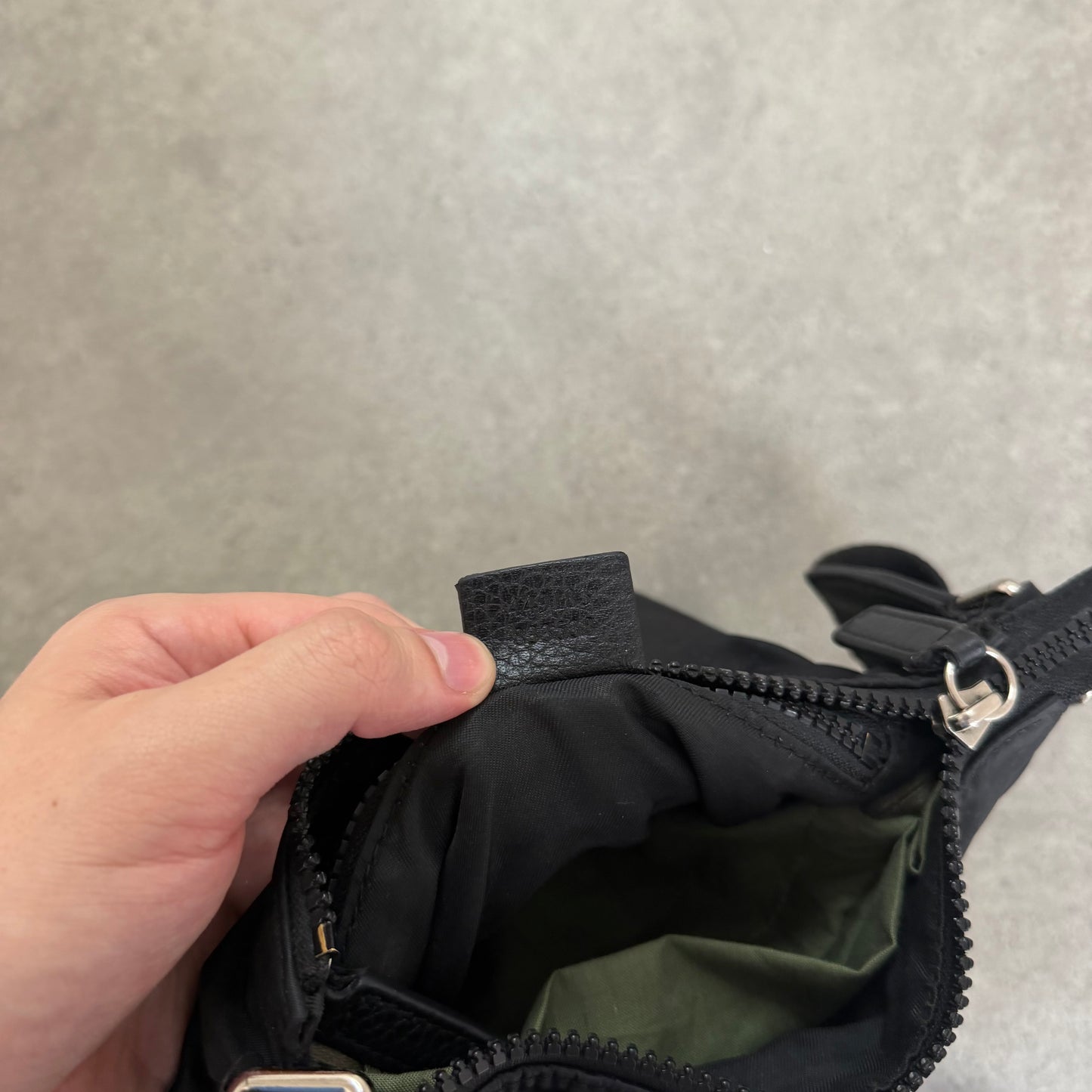NYLON MESSENGER - MEDIUM SIZE