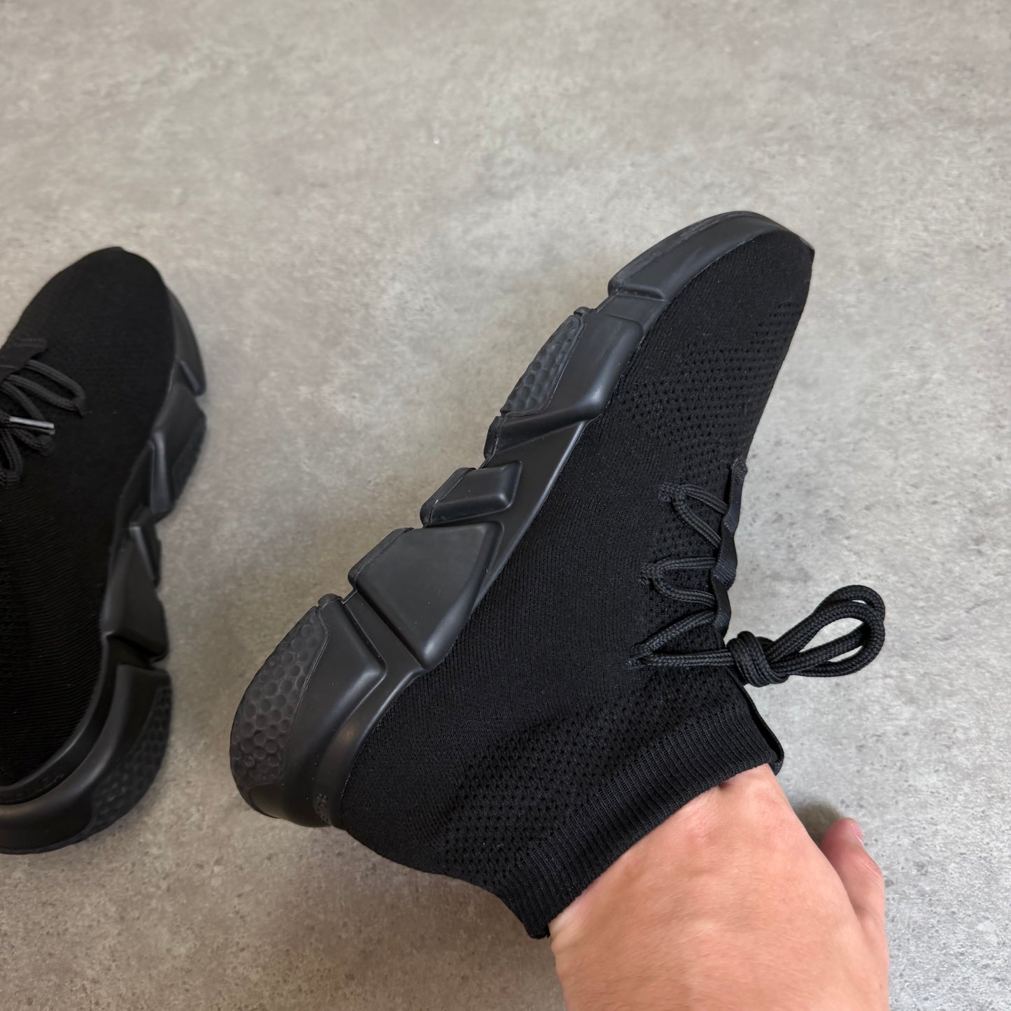 LACE UP SPEED TRAINER - SIZE UK 6 (Fit UK 7)