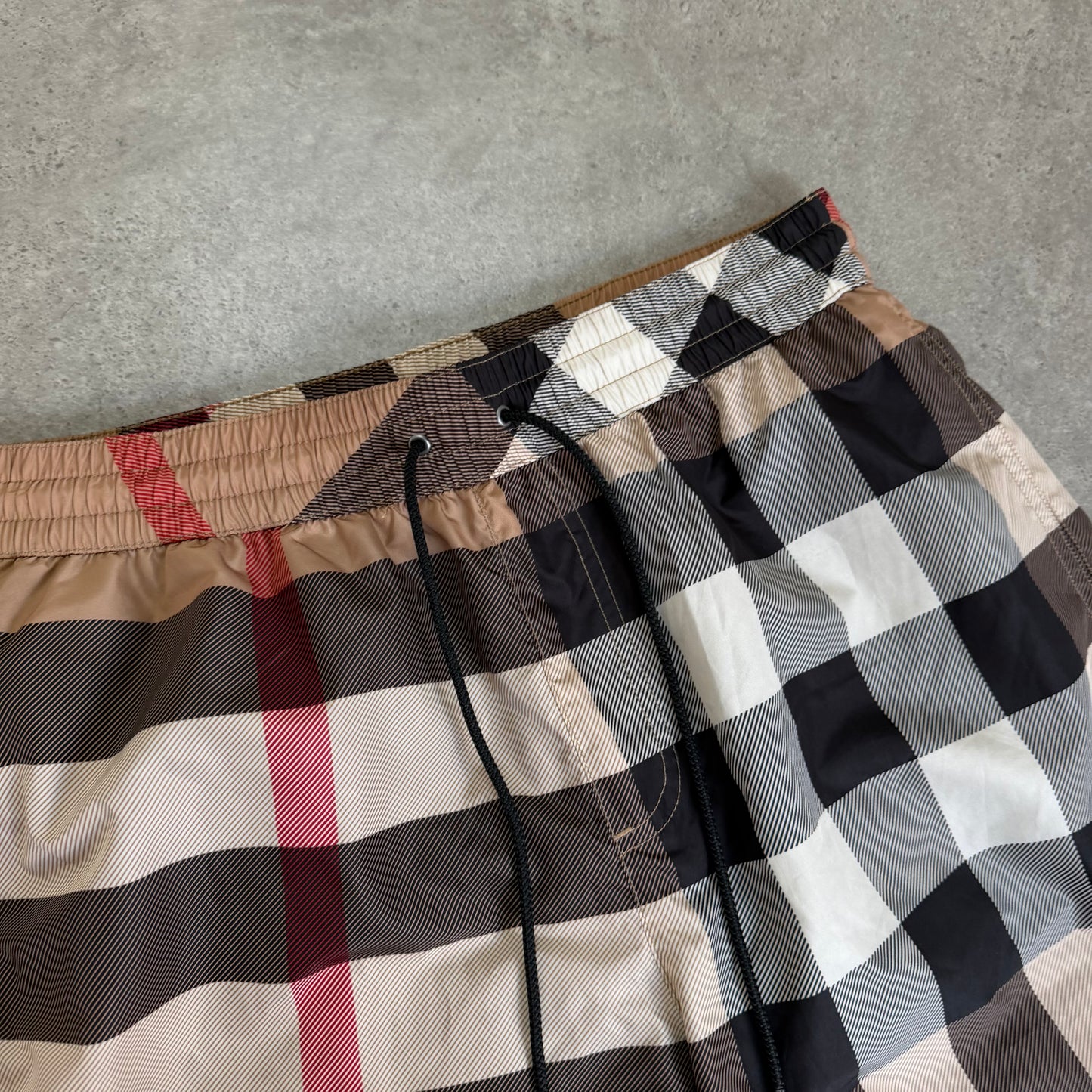 SHORTS - SIZE M