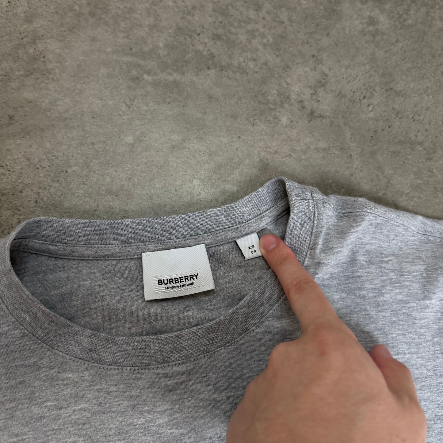 T-SHIRT - SIZE XS (Fits S)