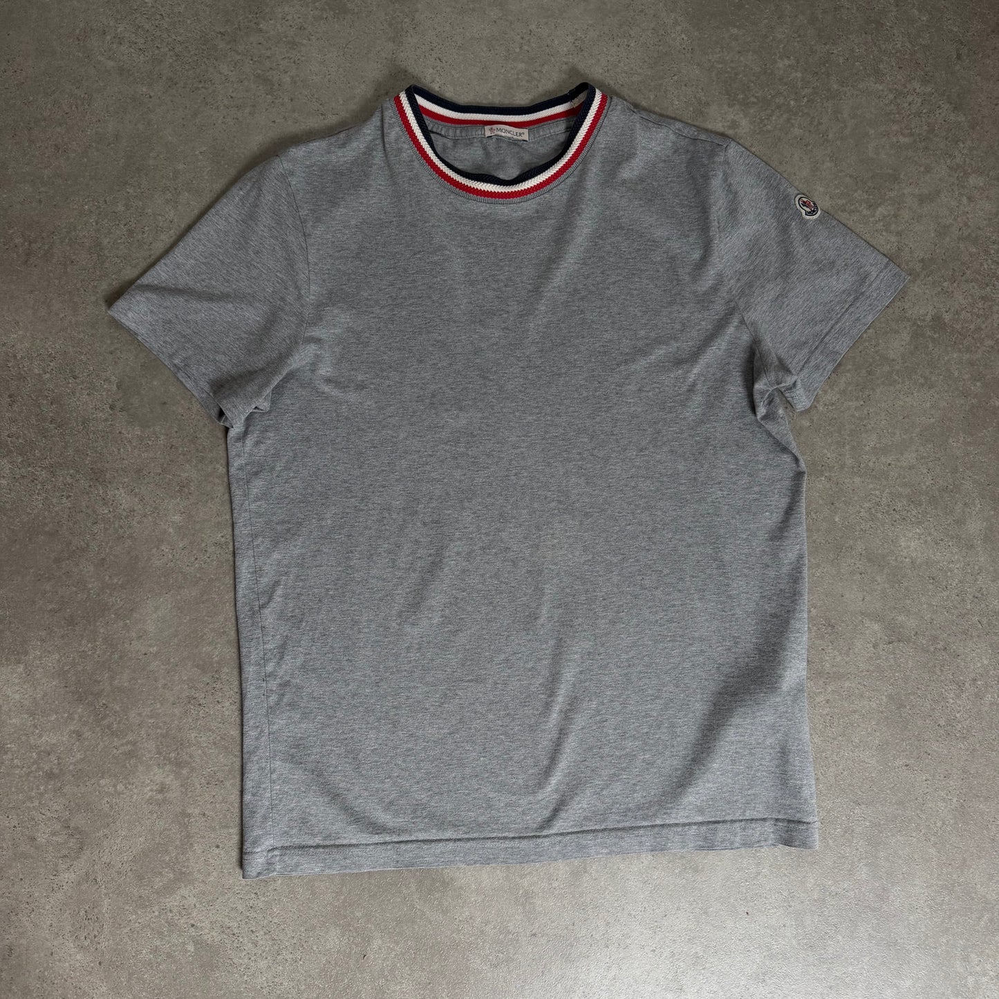 T-SHIRT - SIZE M (Fits S)