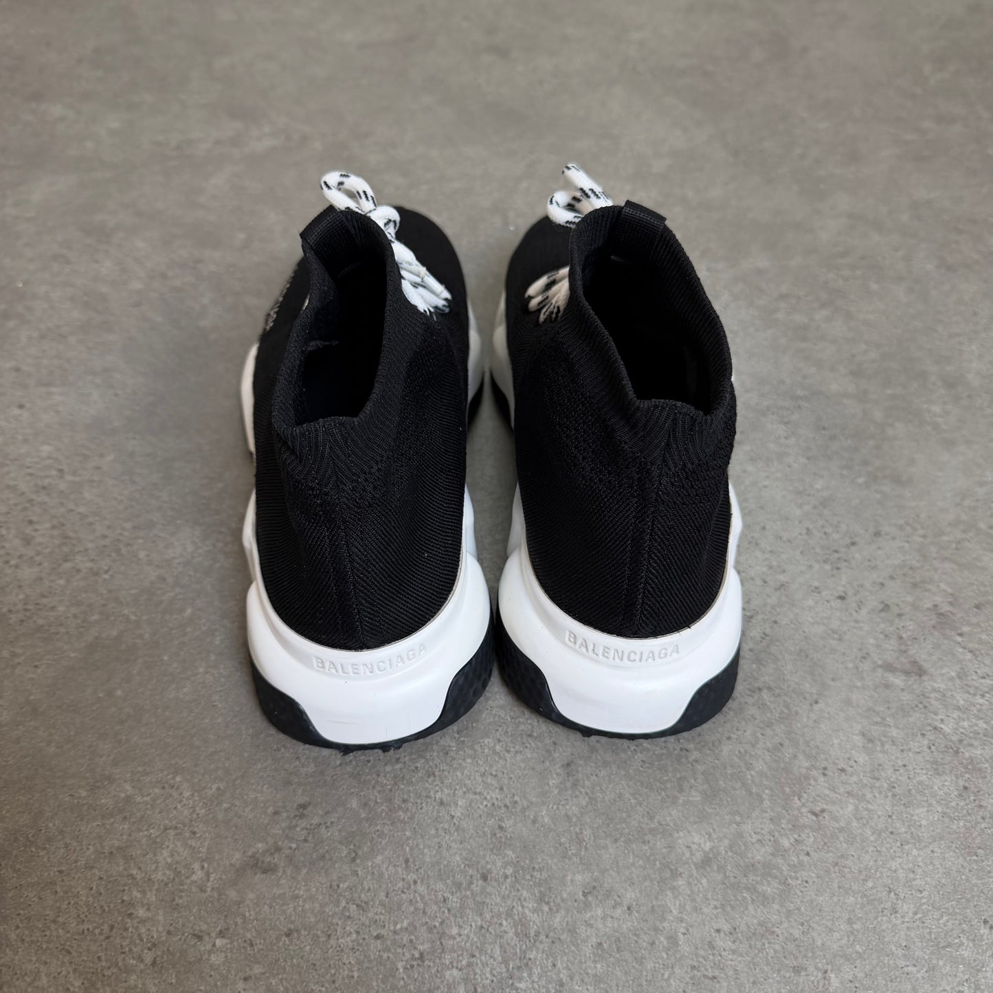 LACE UP SPEED TRAINER - SIZE UK 6 (Fit UK 7)