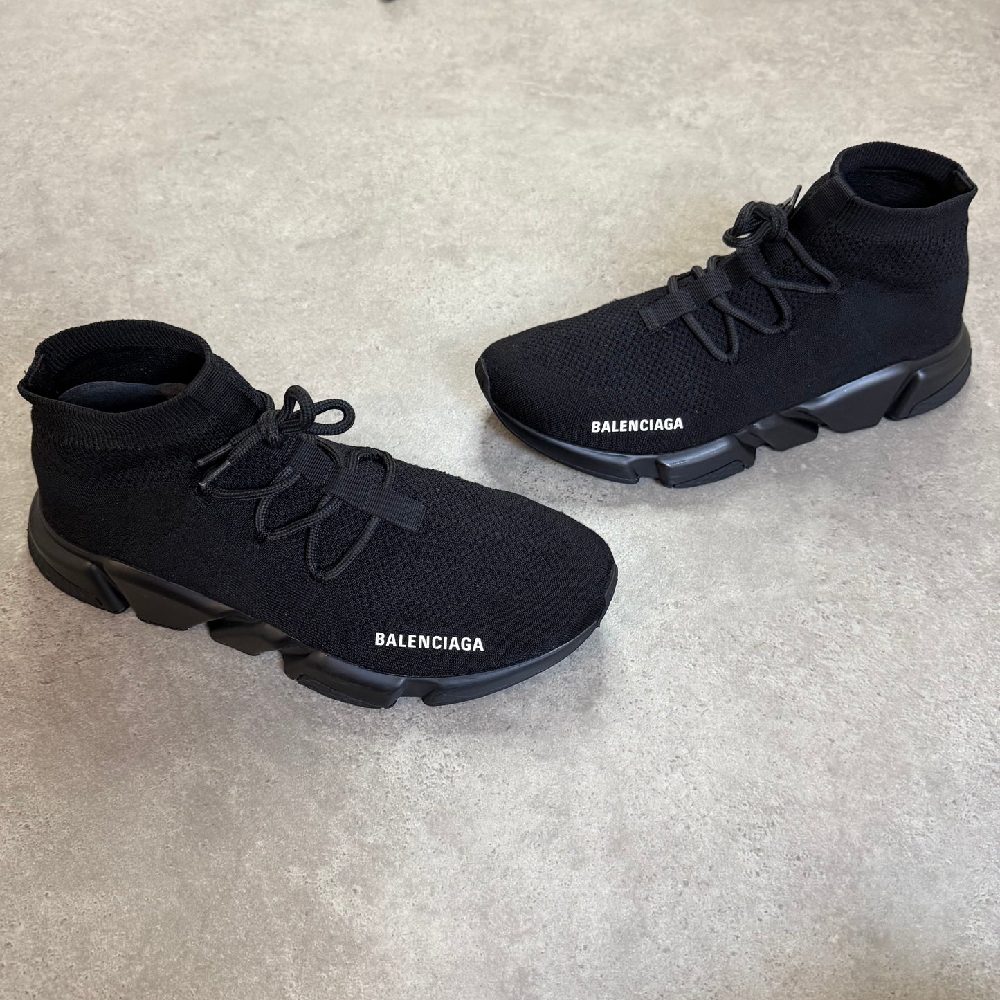 LACE UP SPEED TRAINER - SIZE UK 8 (Fit UK 9)