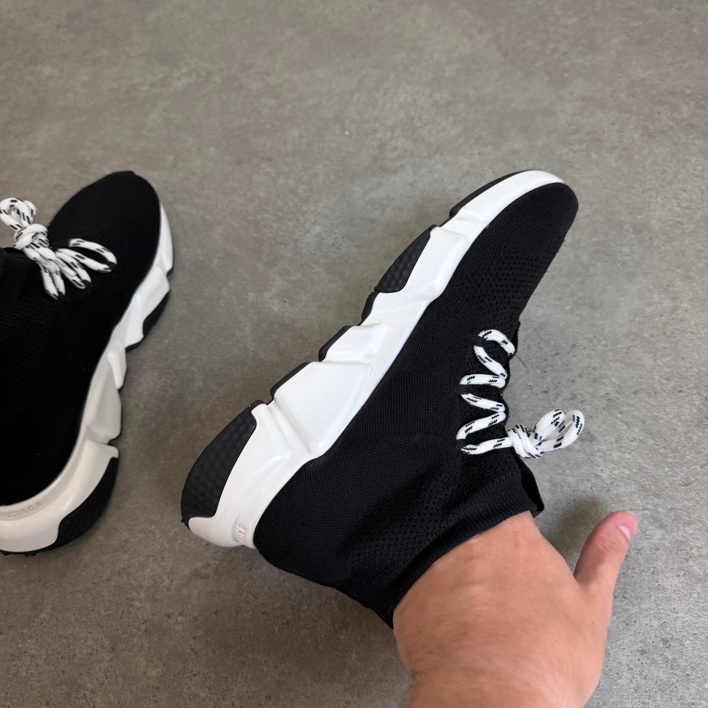 LACE UP SPEED TRAINER - SIZE UK 6 (Fit UK 7)