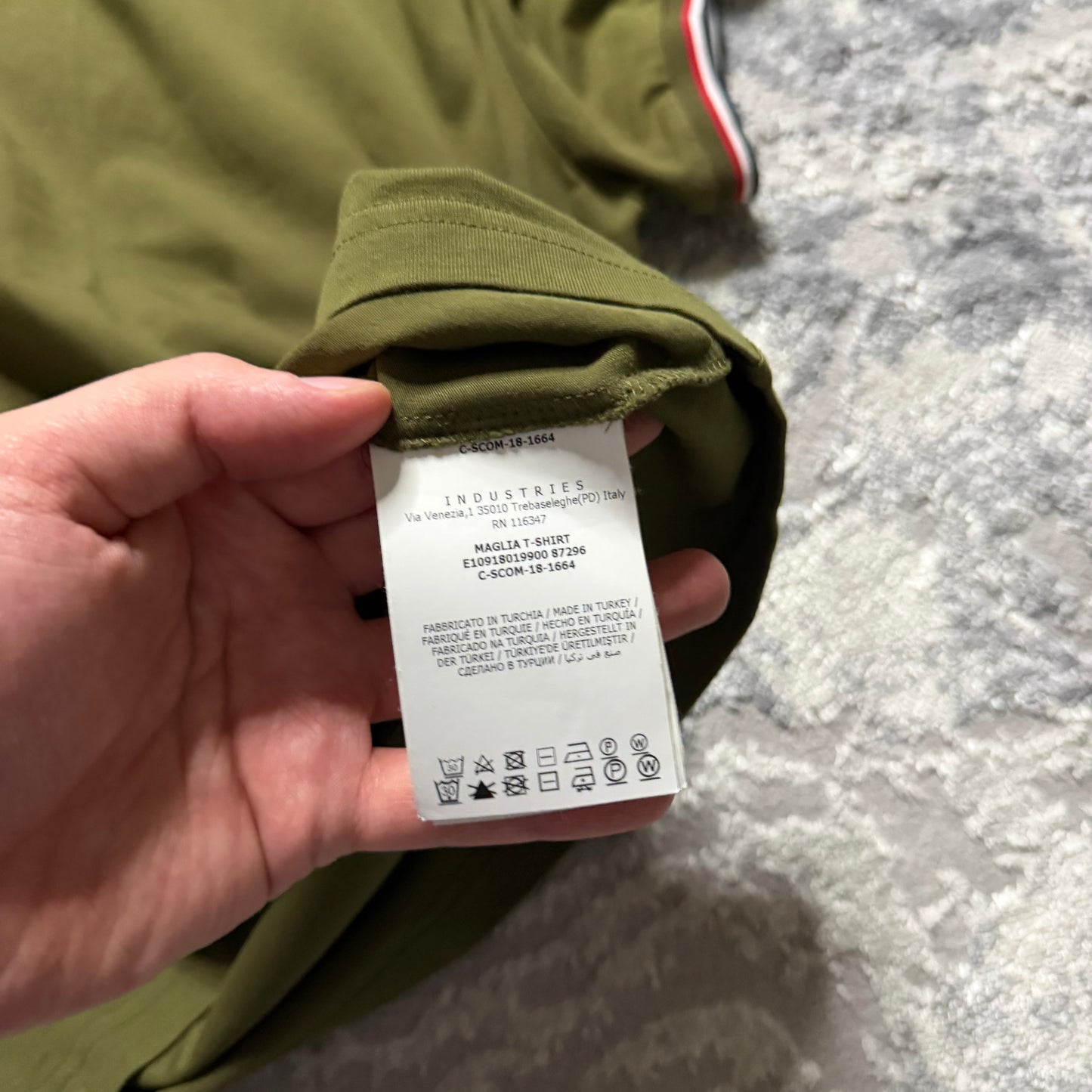 T-SHIRT - SIZE M (Fits XS/S)