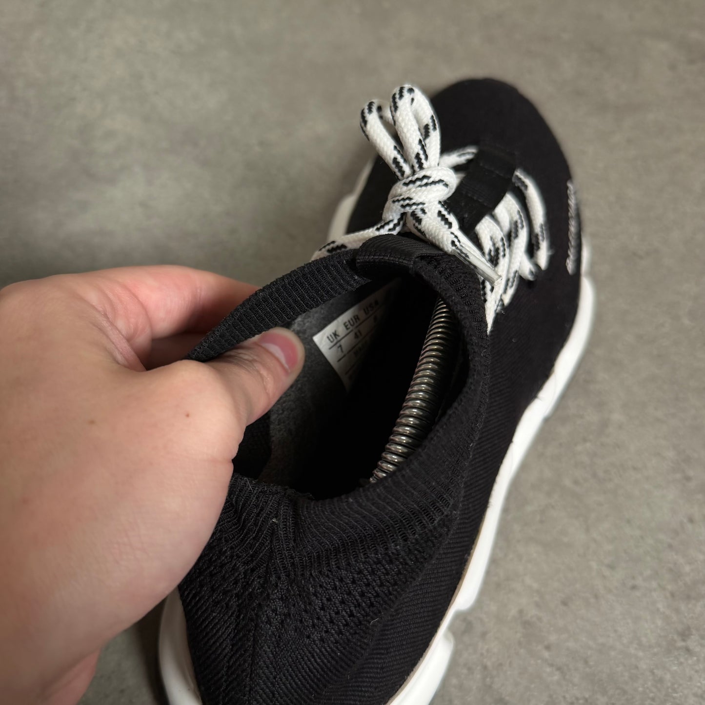 LACE UP SPEED TRAINER - SIZE UK 7 (Fit UK 8)
