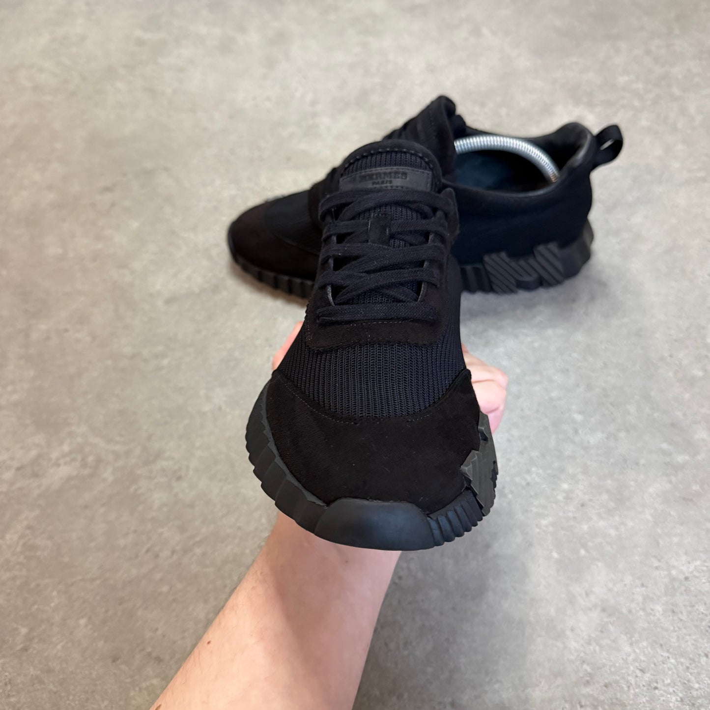 BOUNCING TRAINER - SIZE UK 7