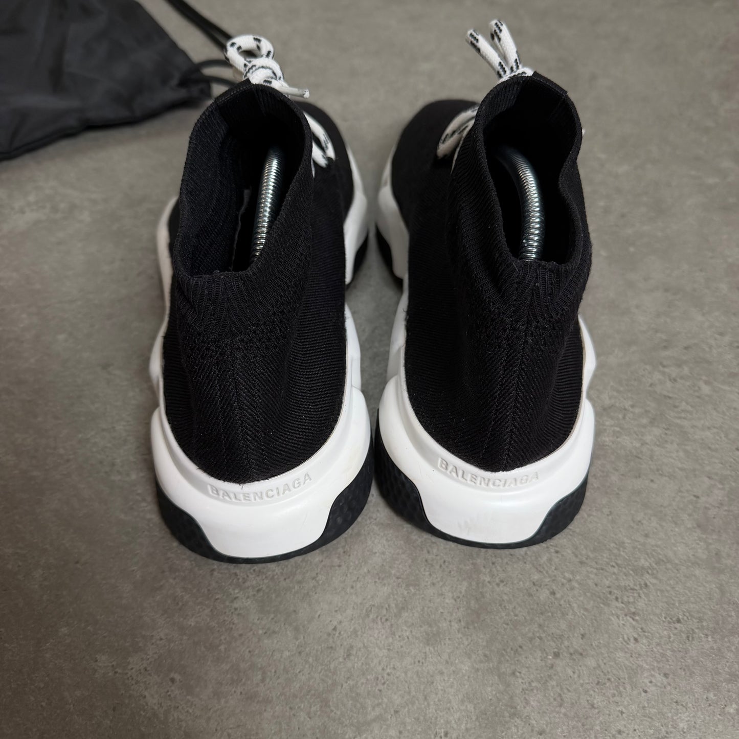LACE UP SPEED TRAINER - SIZE UK 7 (Fit UK 8)