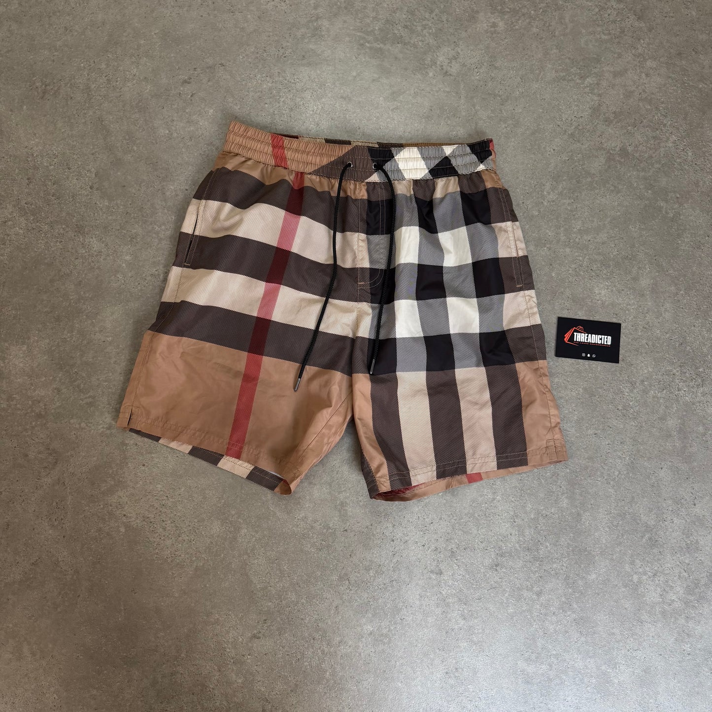 SHORTS - SIZE M