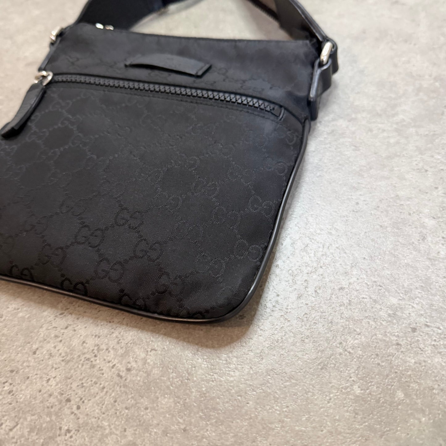 NYLON MESSENGER BAG - SMALL SIZE