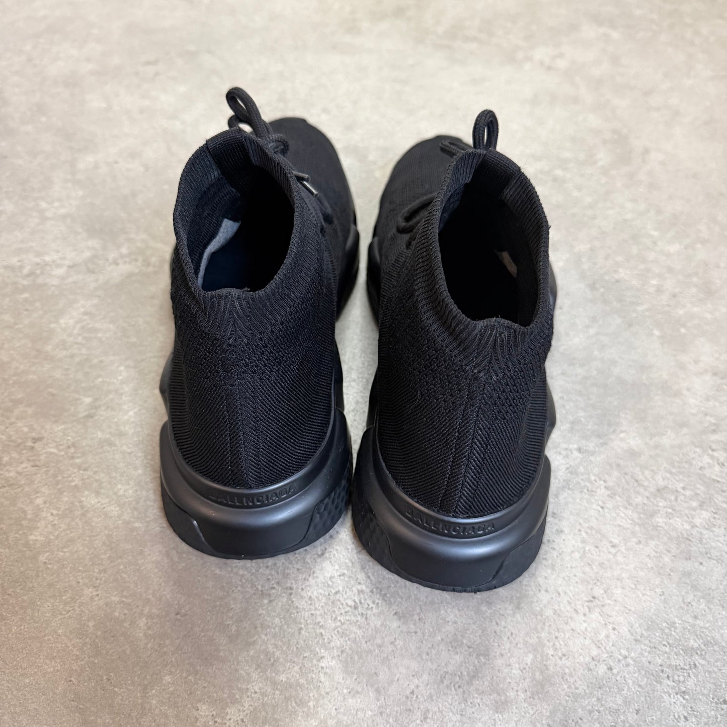 LACE UP SPEED TRAINER - SIZE UK 8 (Fit UK 9)