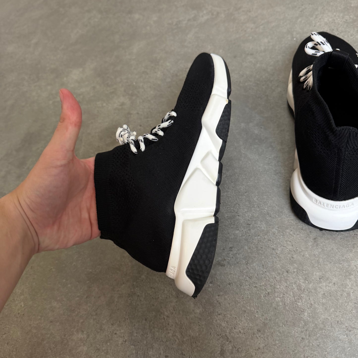 LACE UP SPEED TRAINER - SIZE UK 6 (Fit UK 7)