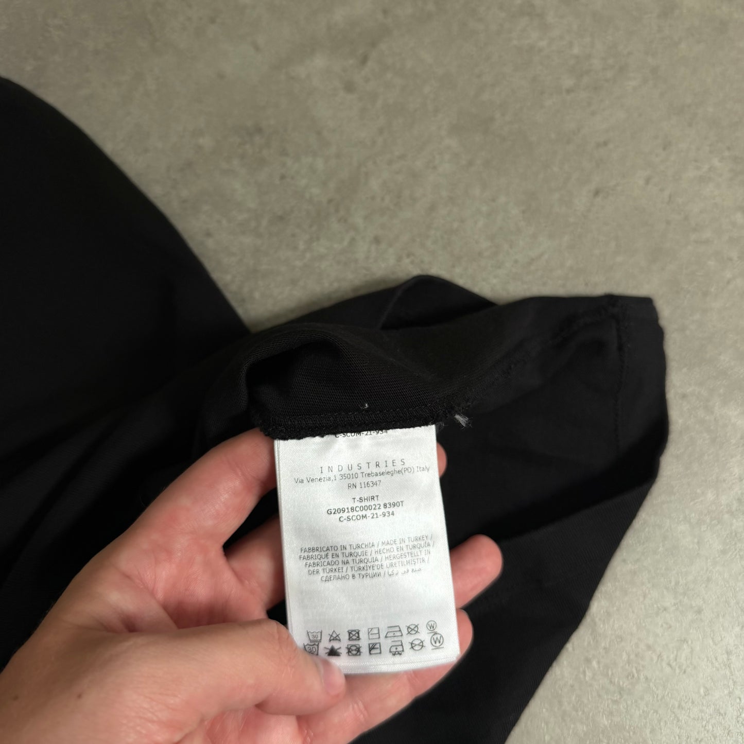 T-SHIRT - SIZE M (Fits Slim)