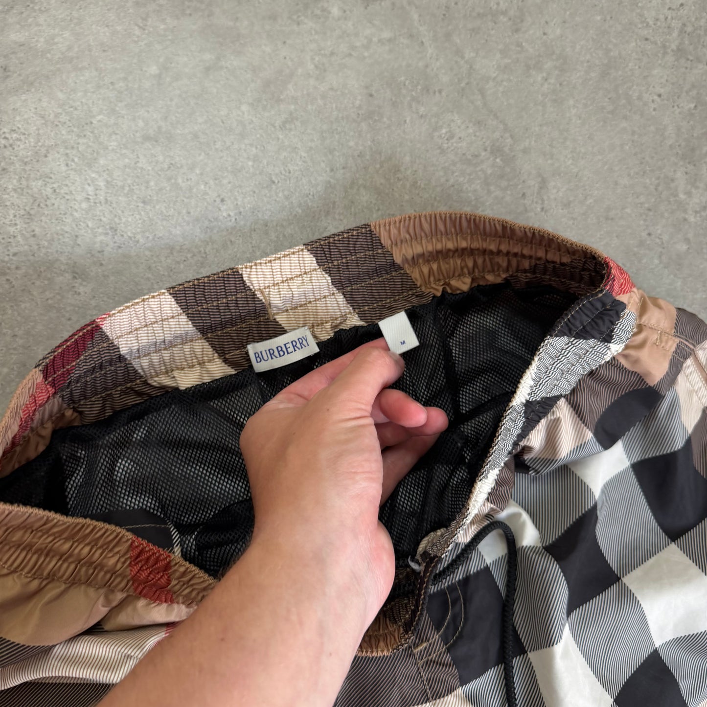 SHORTS - SIZE M