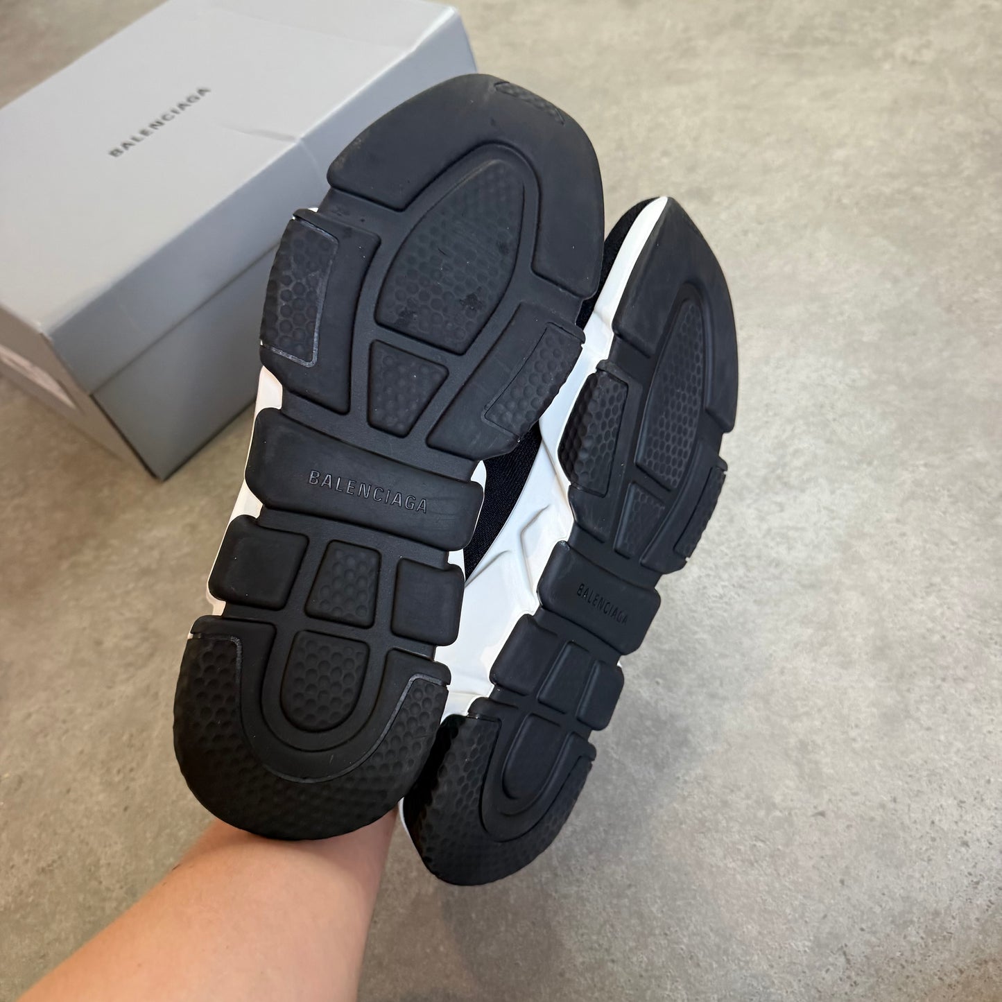 LACE UP SPEED TRAINER - SIZE UK 8 (Fit UK 9)