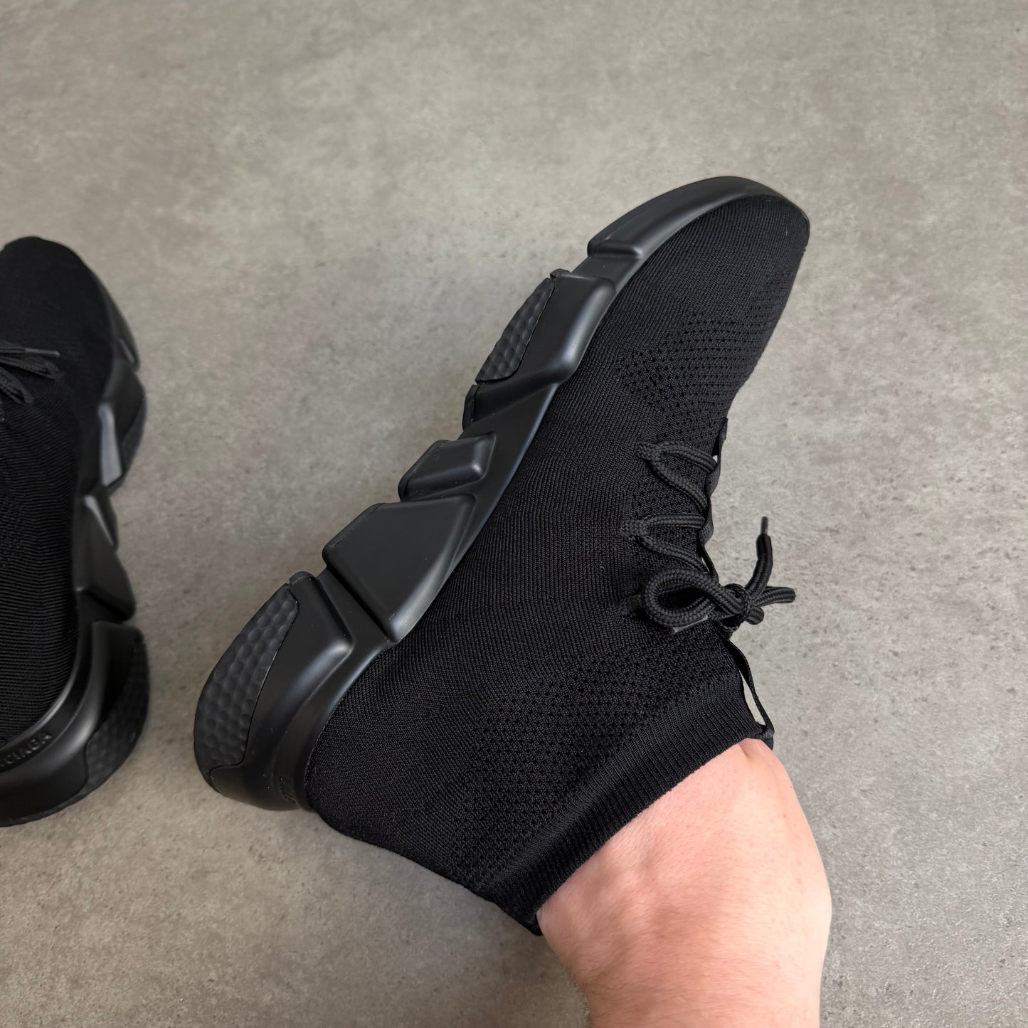 LACE UP SPEED TRAINER - SIZE UK 9 (Fit UK 10)