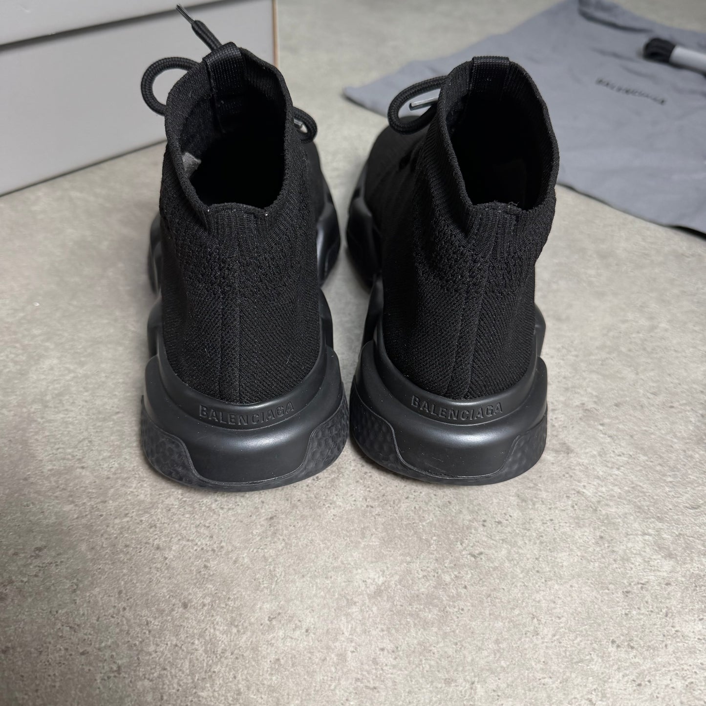 LACE UP SPEED TRAINER - SIZE UK 6 (Fit UK 7)