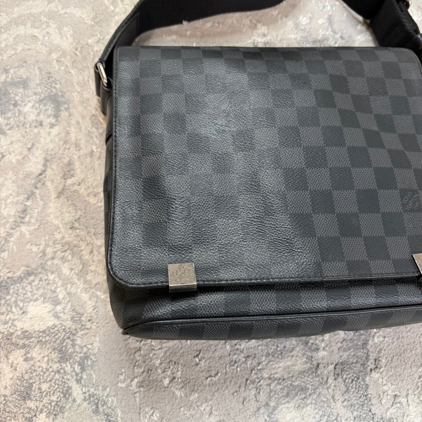 DISTRICT DAMIER PM MESSENGER