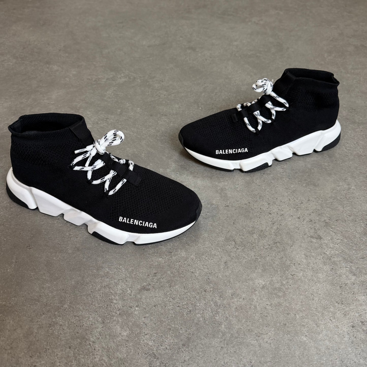 LACE UP SPEED TRAINER - SIZE UK 6 (Fit UK 7)