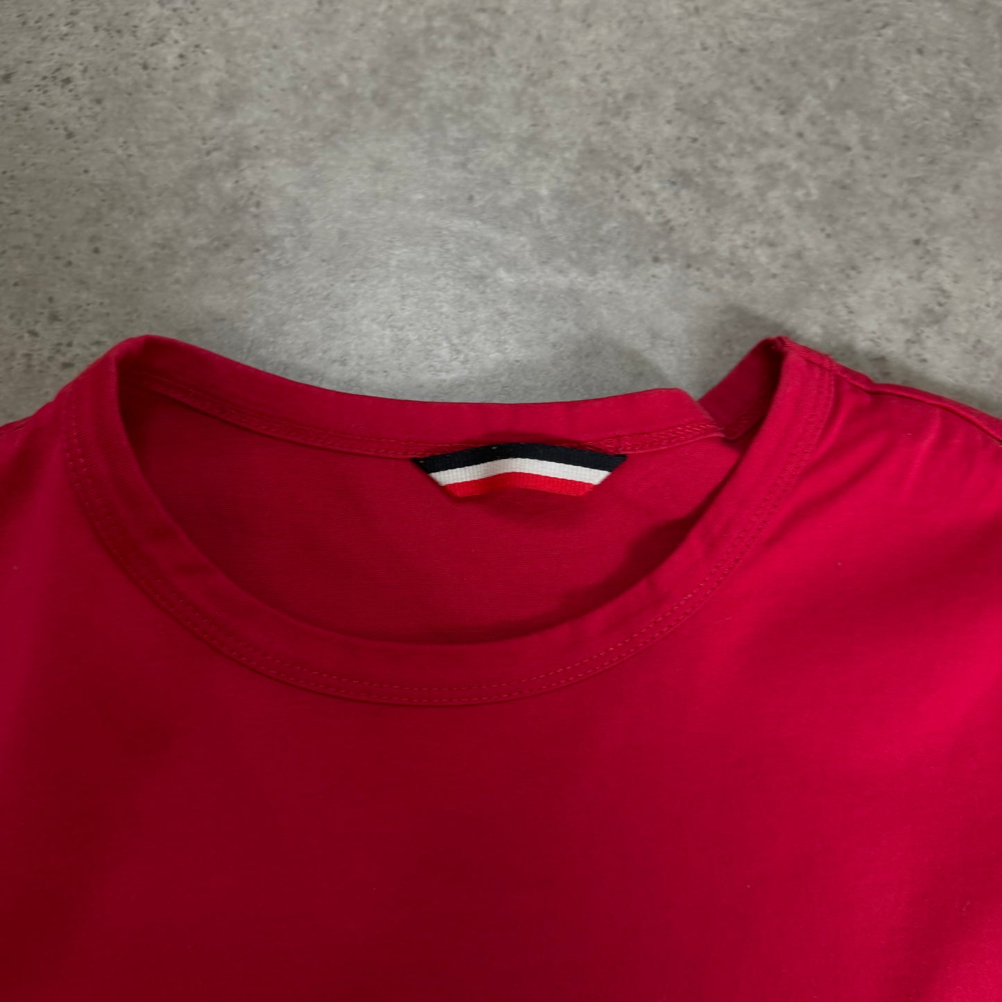 T-SHIRT - SIZE S (Fits XS)