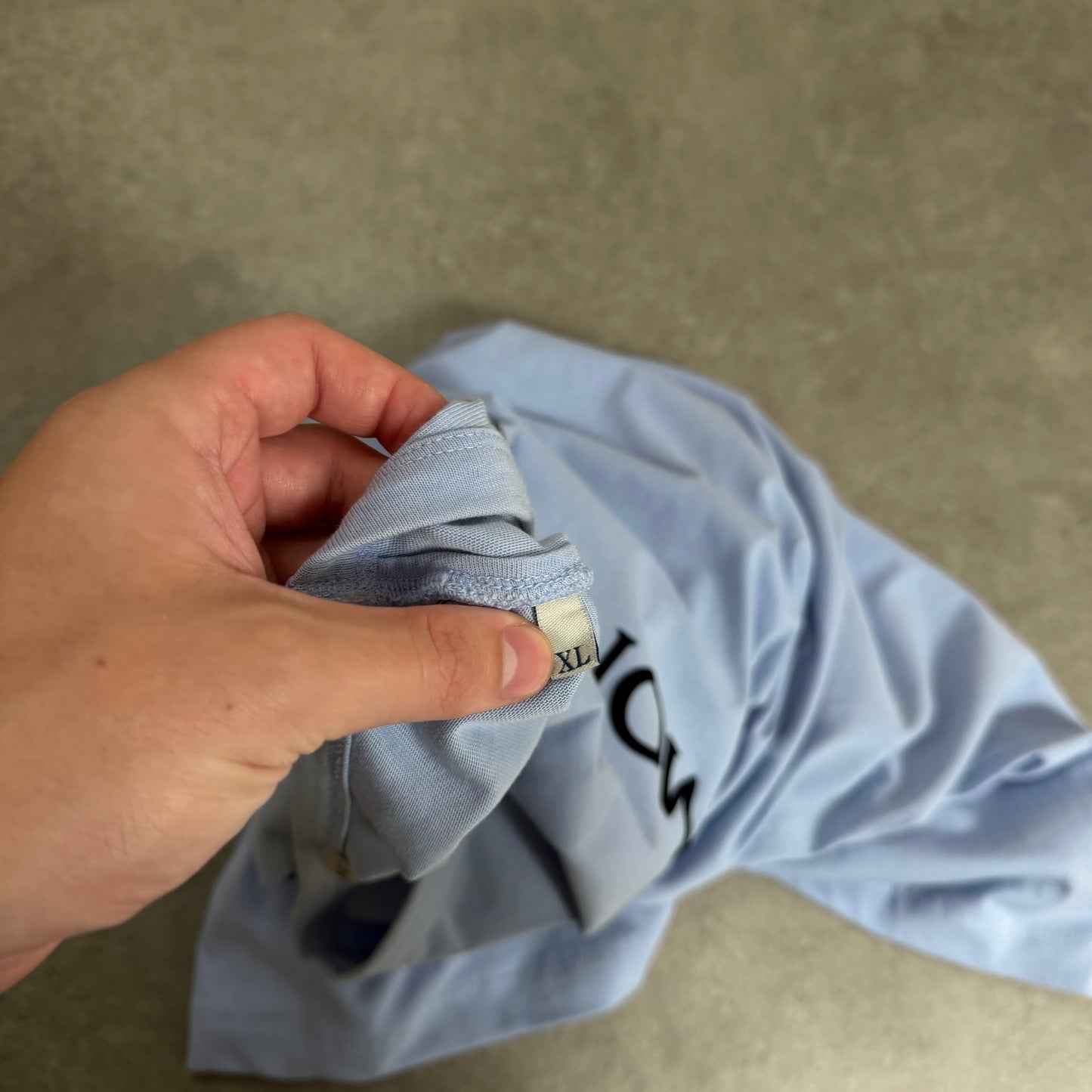 T-SHIRT - SIZE XL (Fits Slim)